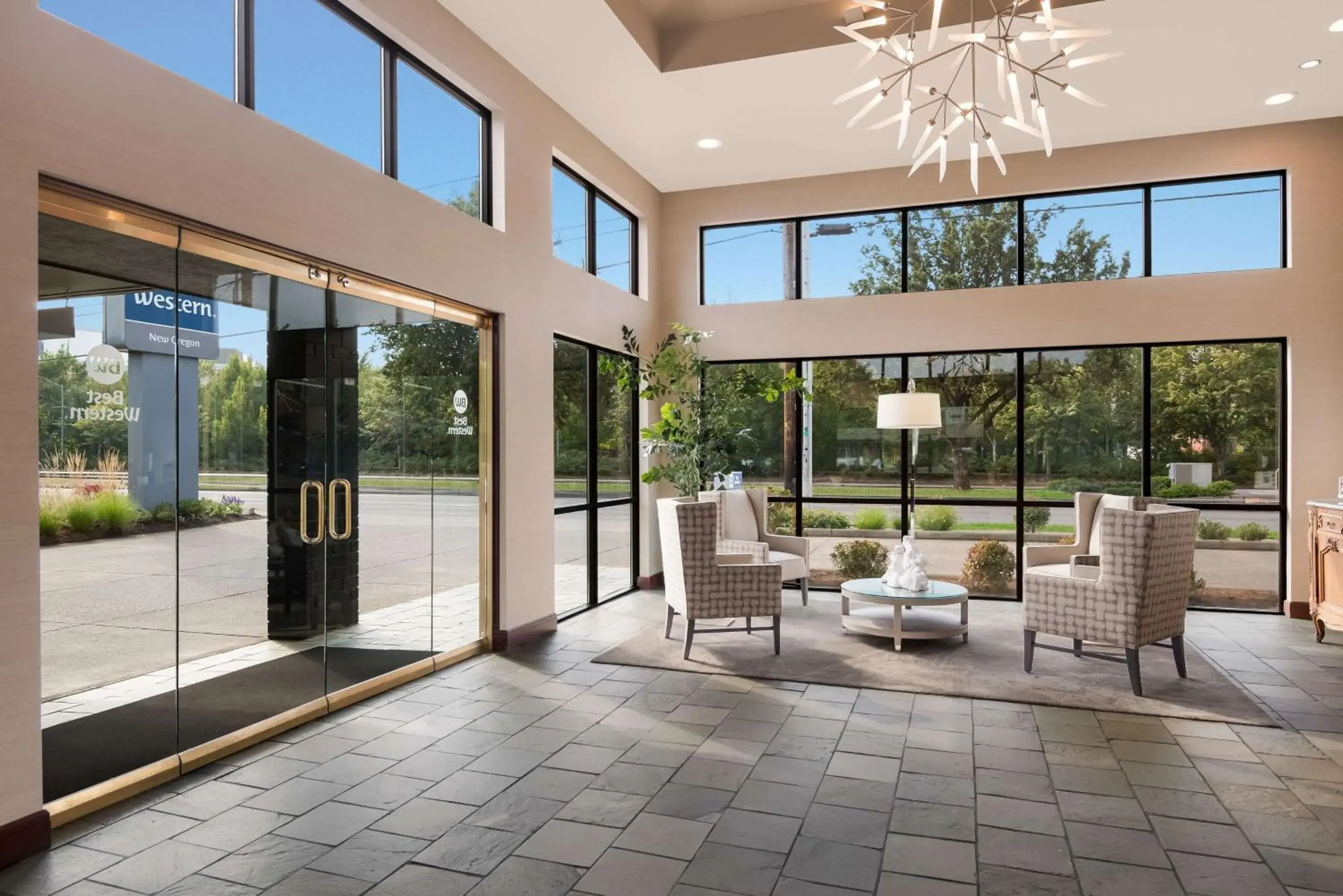 Lobby or reception in Best Western New Oregon Motel Lobby or reception in Best Western New Oregon Motel