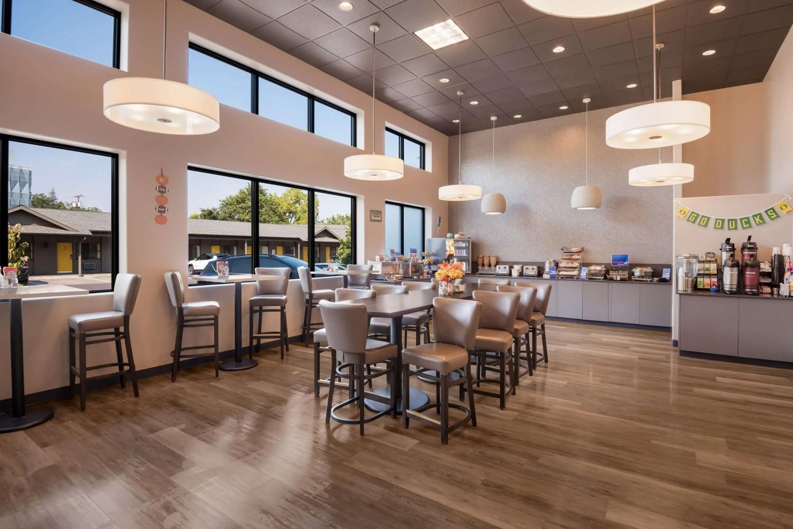 Breakfast in Best Western New Oregon Motel