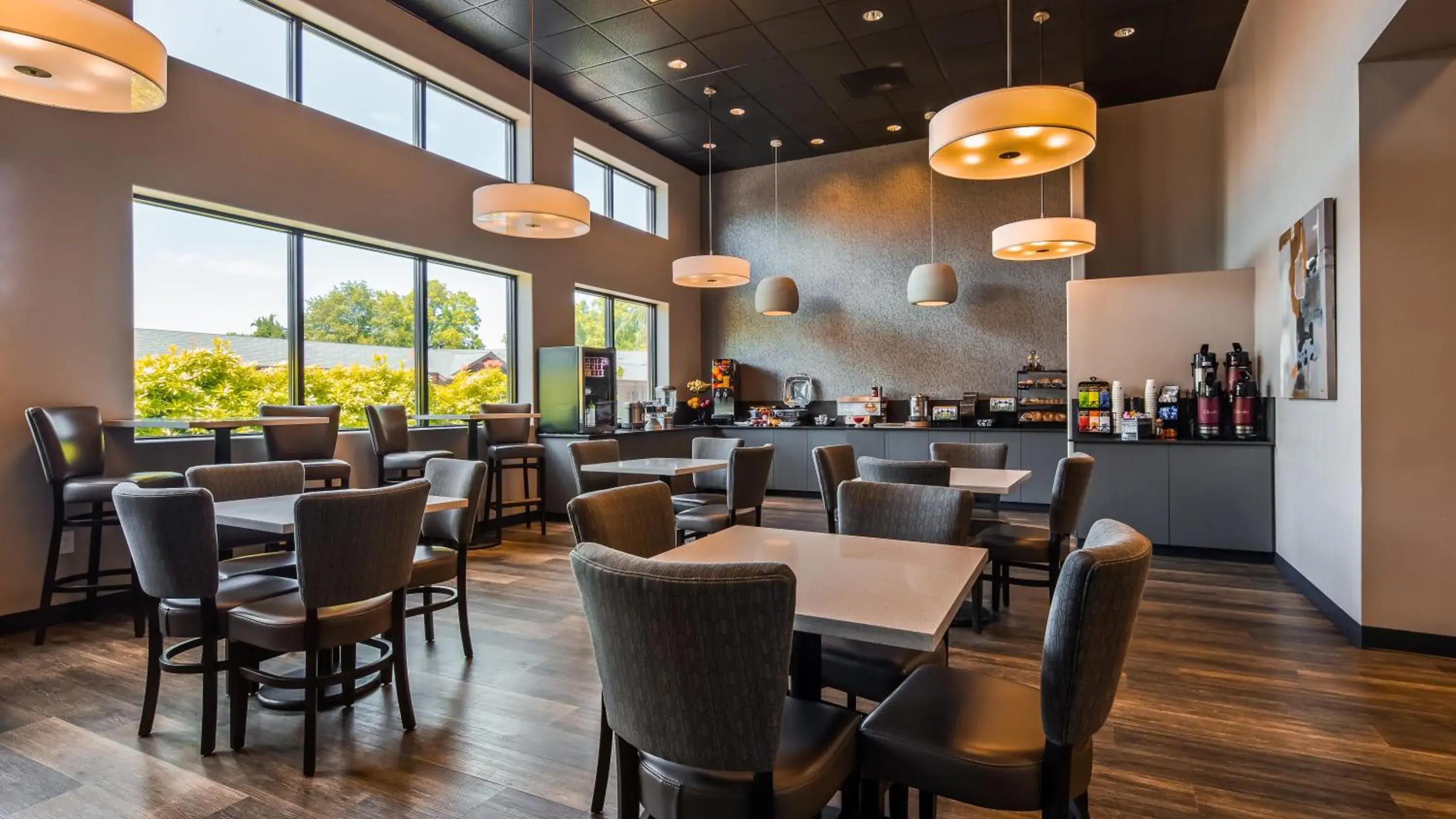 Breakfast in Best Western New Oregon Motel Breakfast in Best Western New Oregon Motel