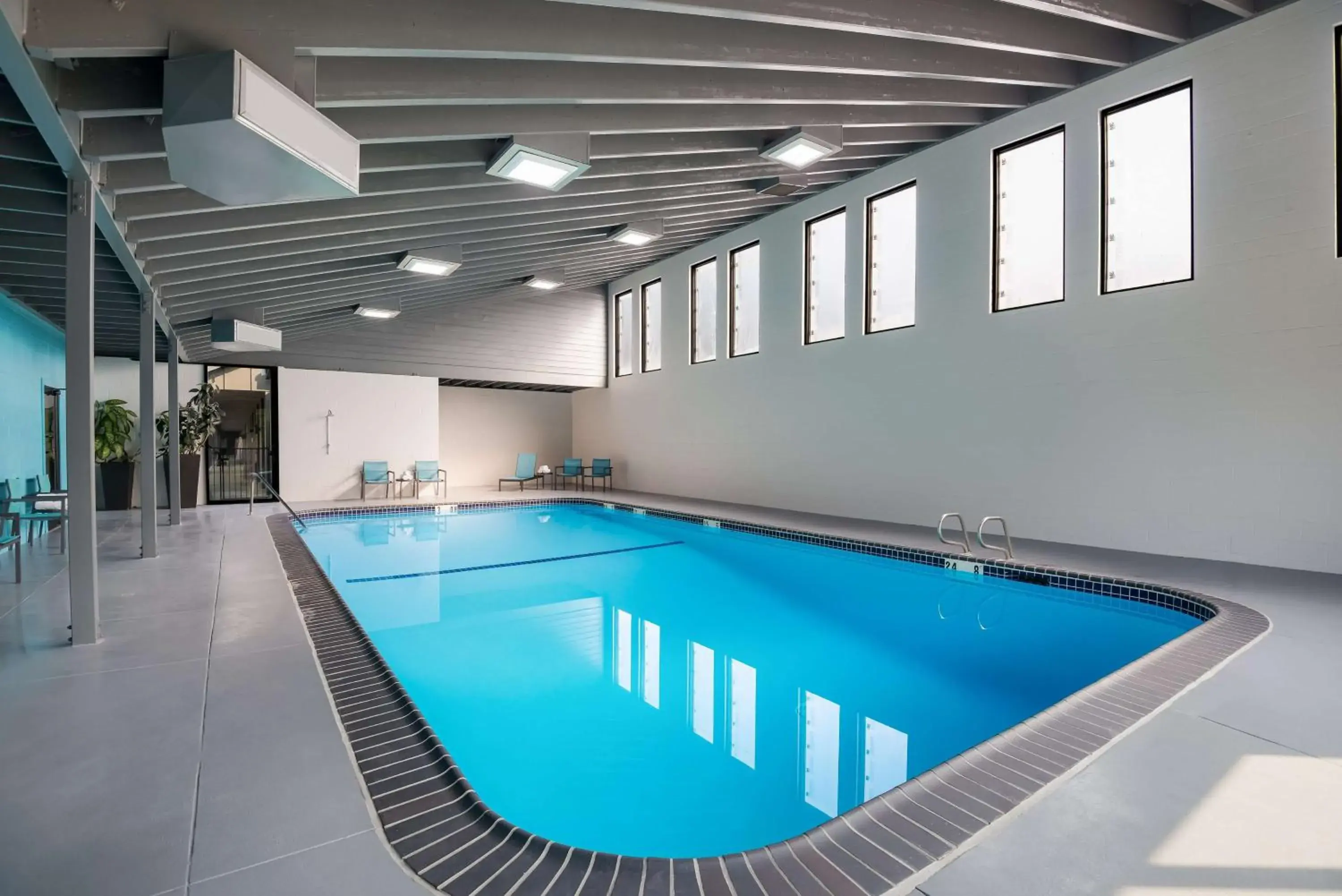 Pool view in Best Western New Oregon Motel Pool view in Best Western New Oregon Motel