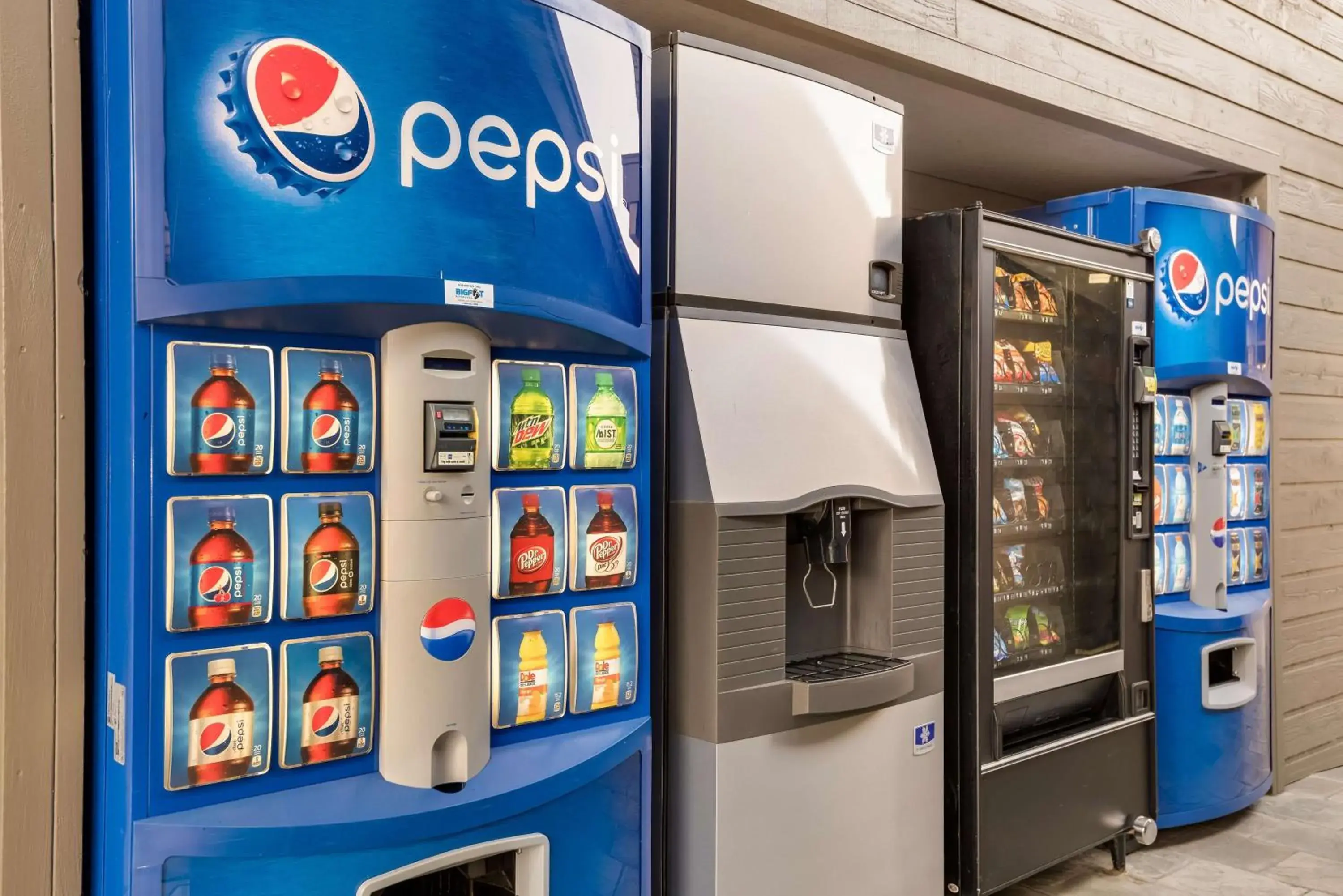 Property building in Best Western New Oregon Motel Property building in Best Western New Oregon Motel