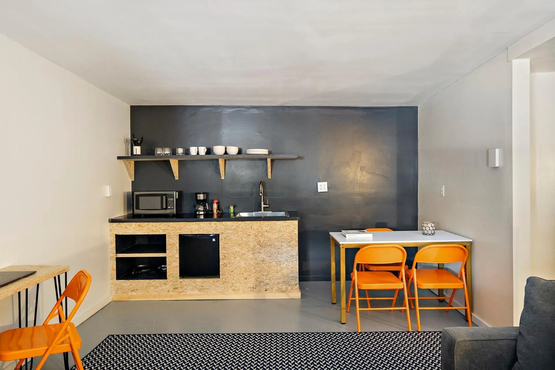 Dining area in The Brooks Motel