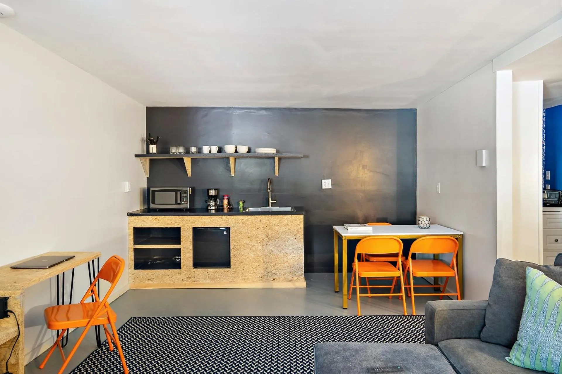 Kitchen or kitchenette in The Brooks Motel