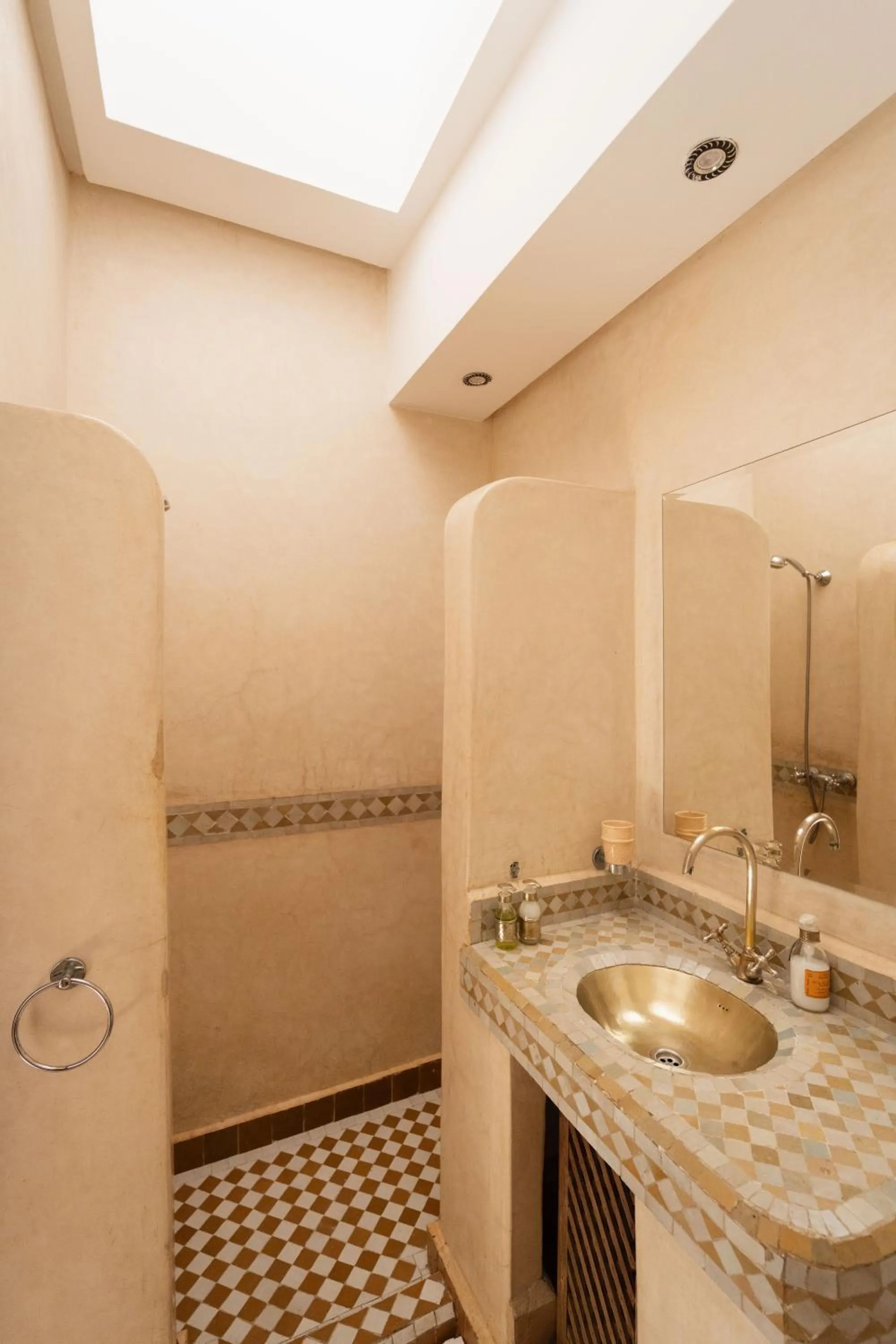 Shower in Riad of the Moon