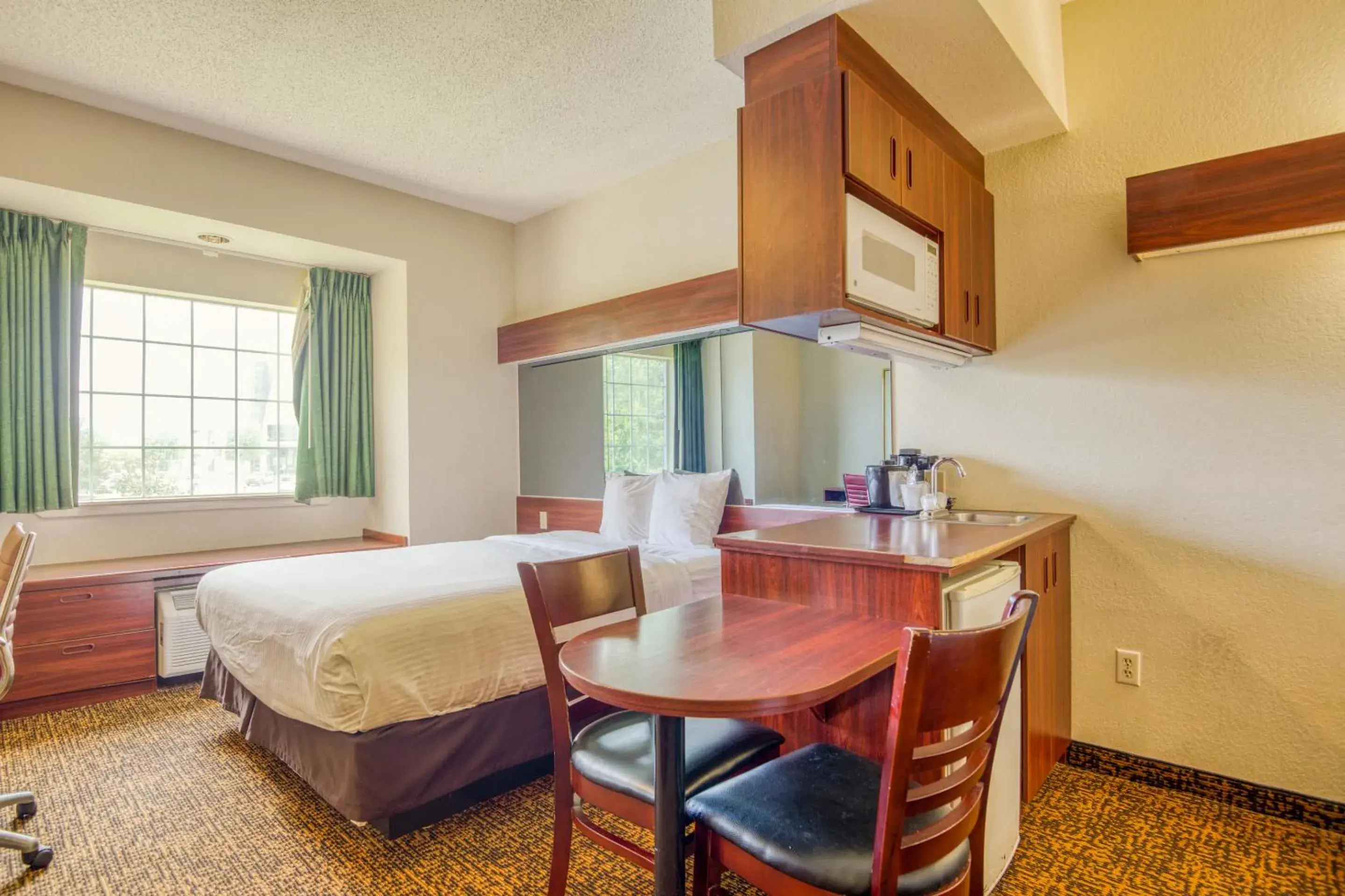 Bedroom, Bed in Trident Inn & Suites, Baton Rouge Bedroom, Bed in Trident Inn & Suites, Baton Rouge