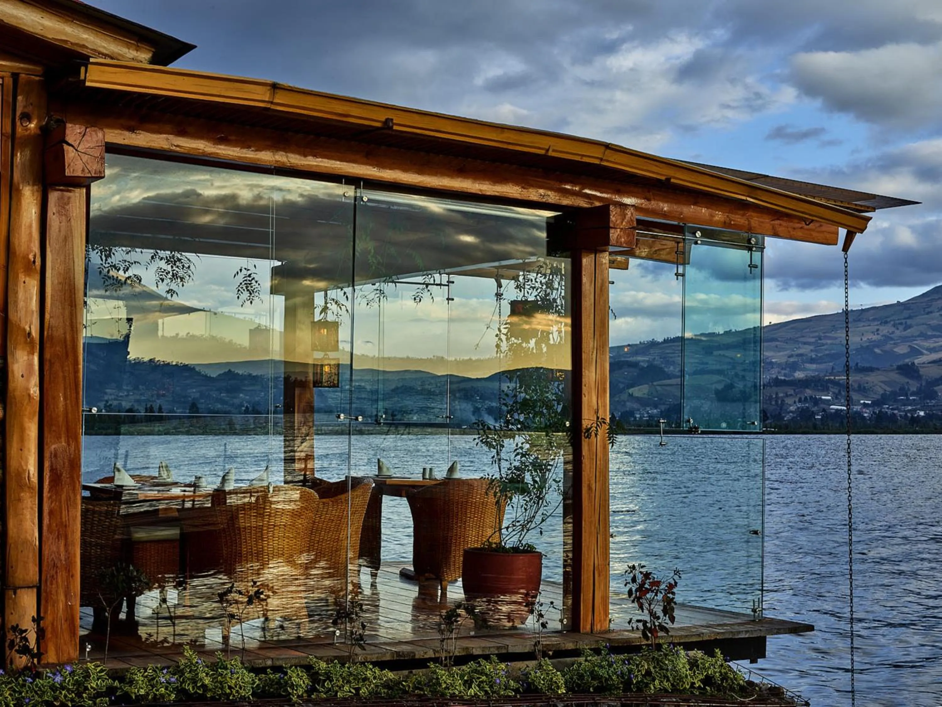 Hosteria Cabañas Del Lago