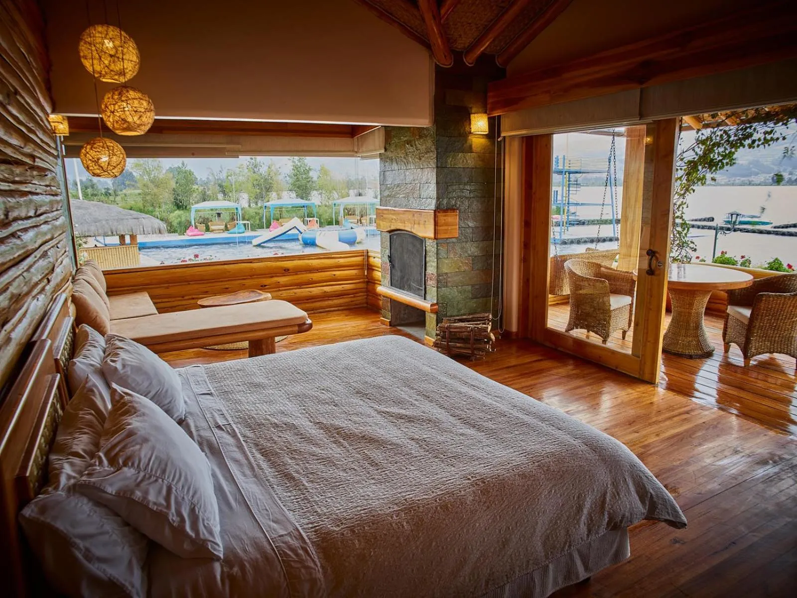 King Room with Lake View in Hosteria Cabañas Del Lago