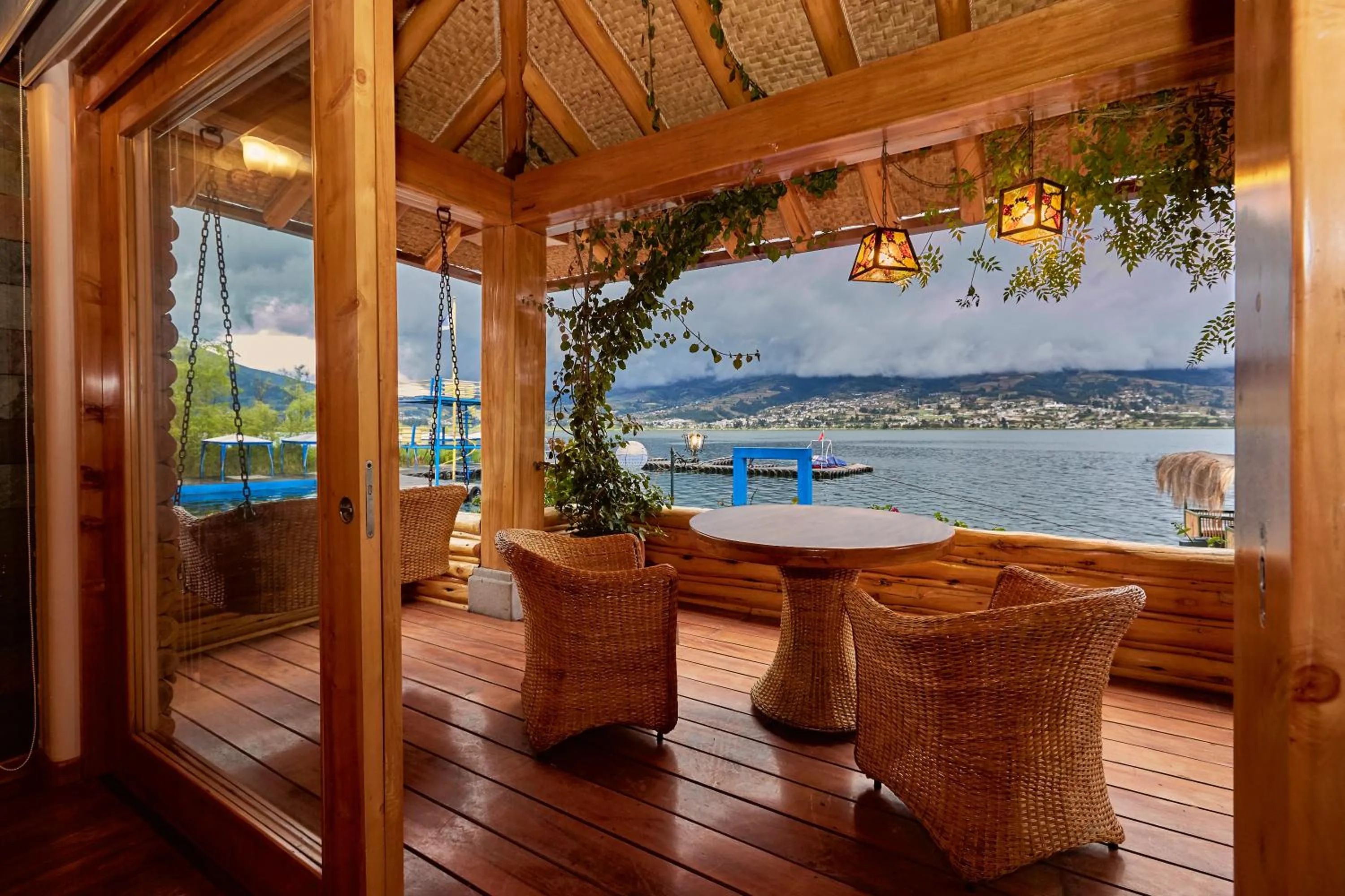 King Room with Lake View in Hosteria Cabañas Del Lago