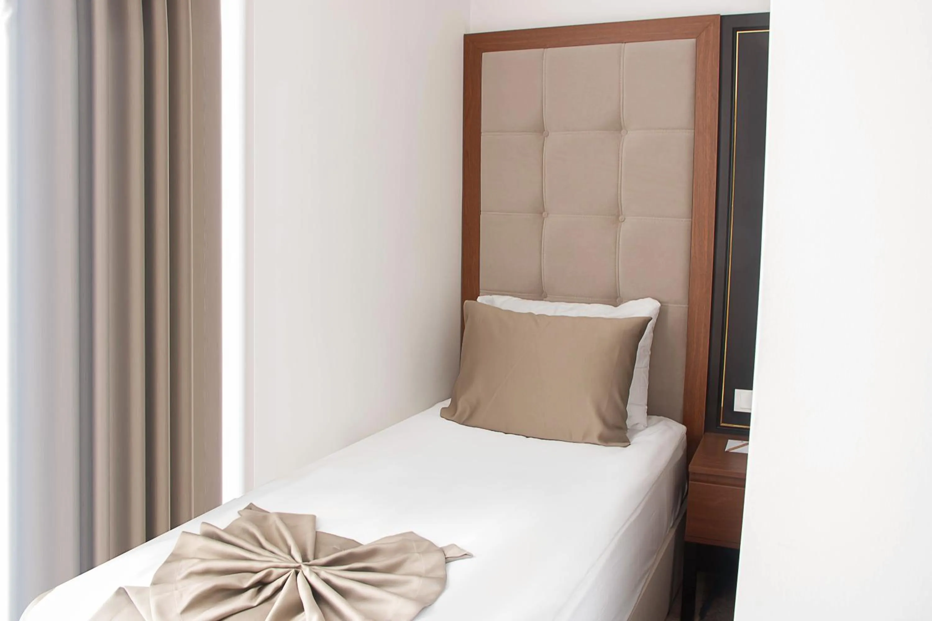 Bed in Shelter Inn Hotel & Spa