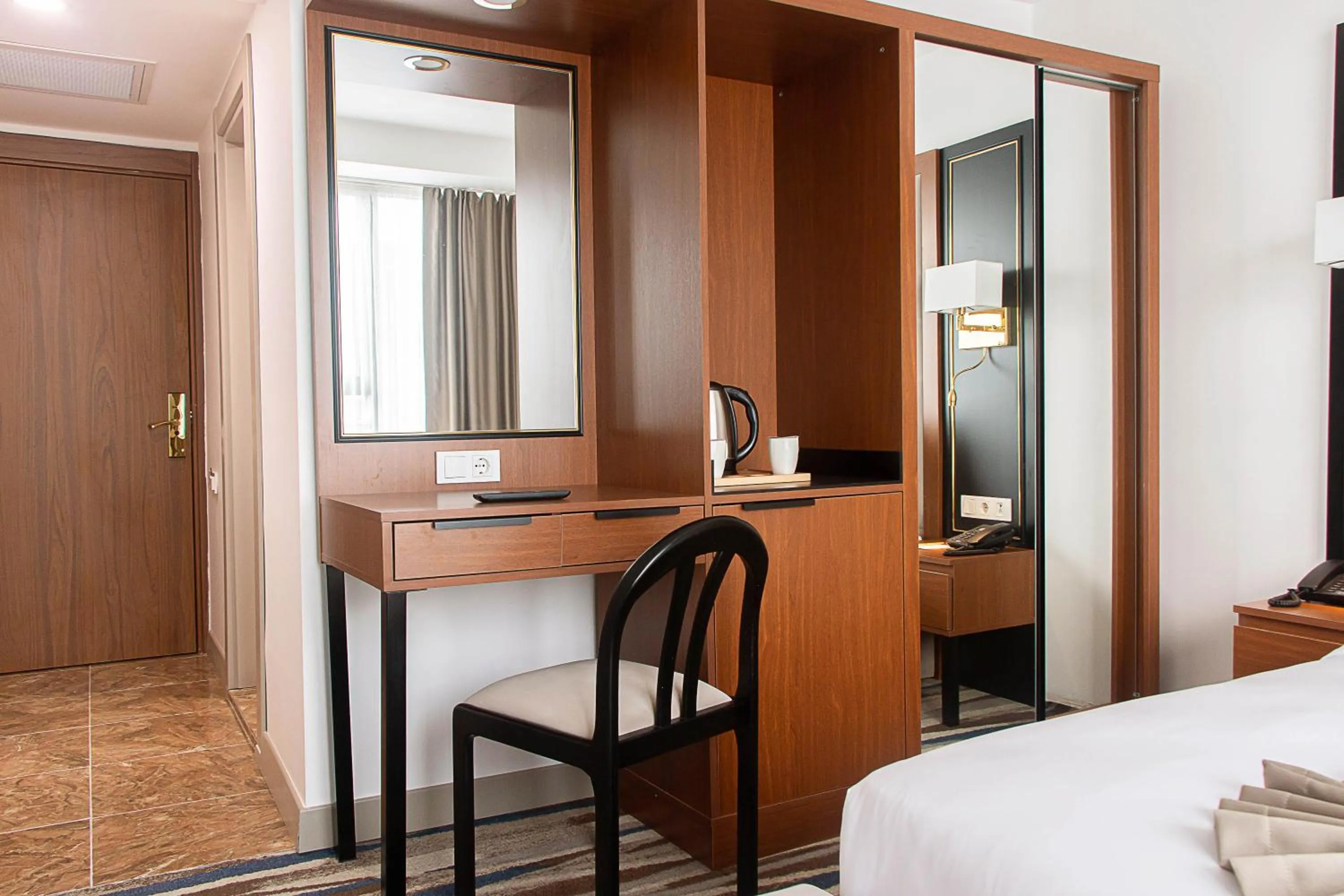 Bedroom, Bed in Shelter Inn Hotel & Spa