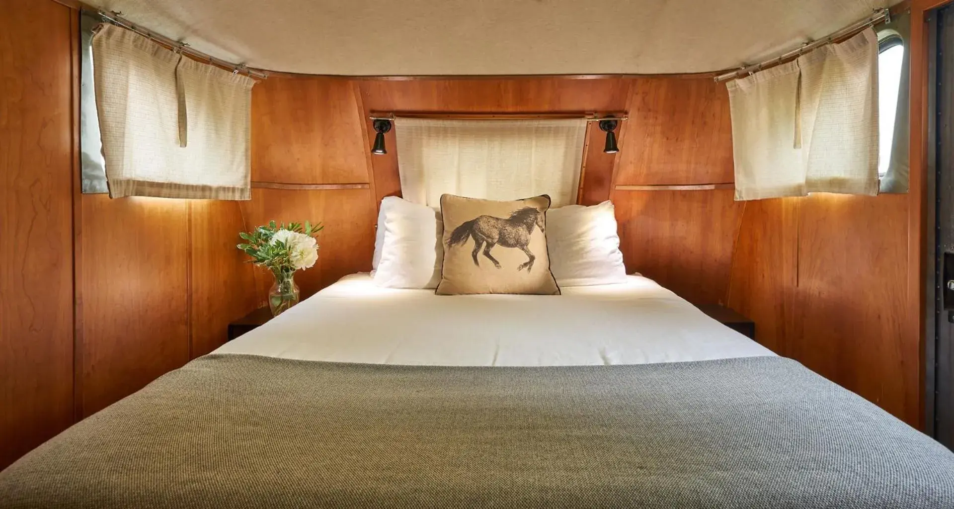 1947 Spartan Manor in The Vintages Trailer Resort 1947 Spartan Manor in The Vintages Trailer Resort