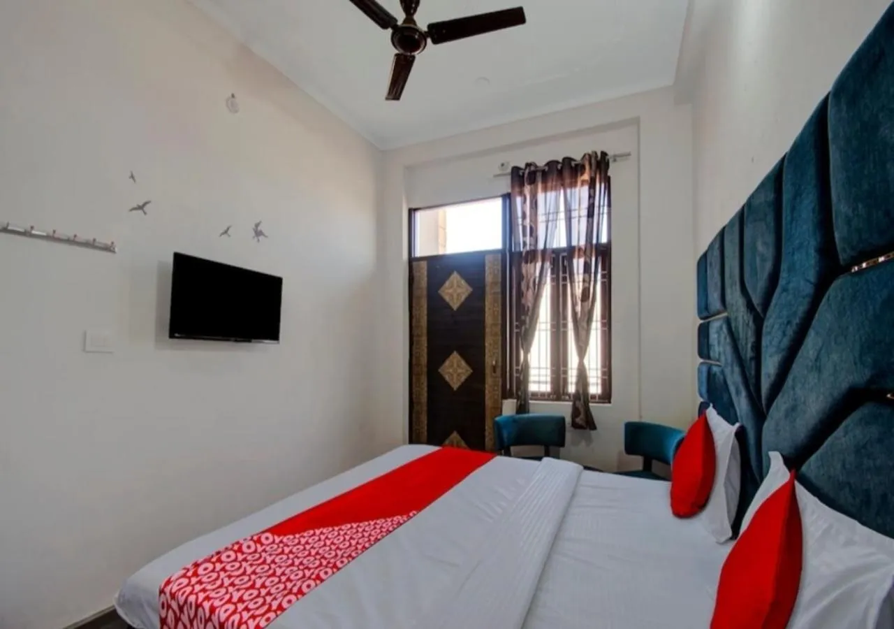 Communal lounge/ TV room, Bed in HOTEL SHREE KANHA
