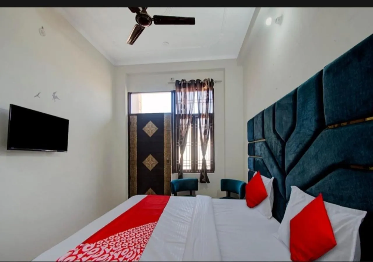 Evening entertainment, Bed in HOTEL SHREE KANHA