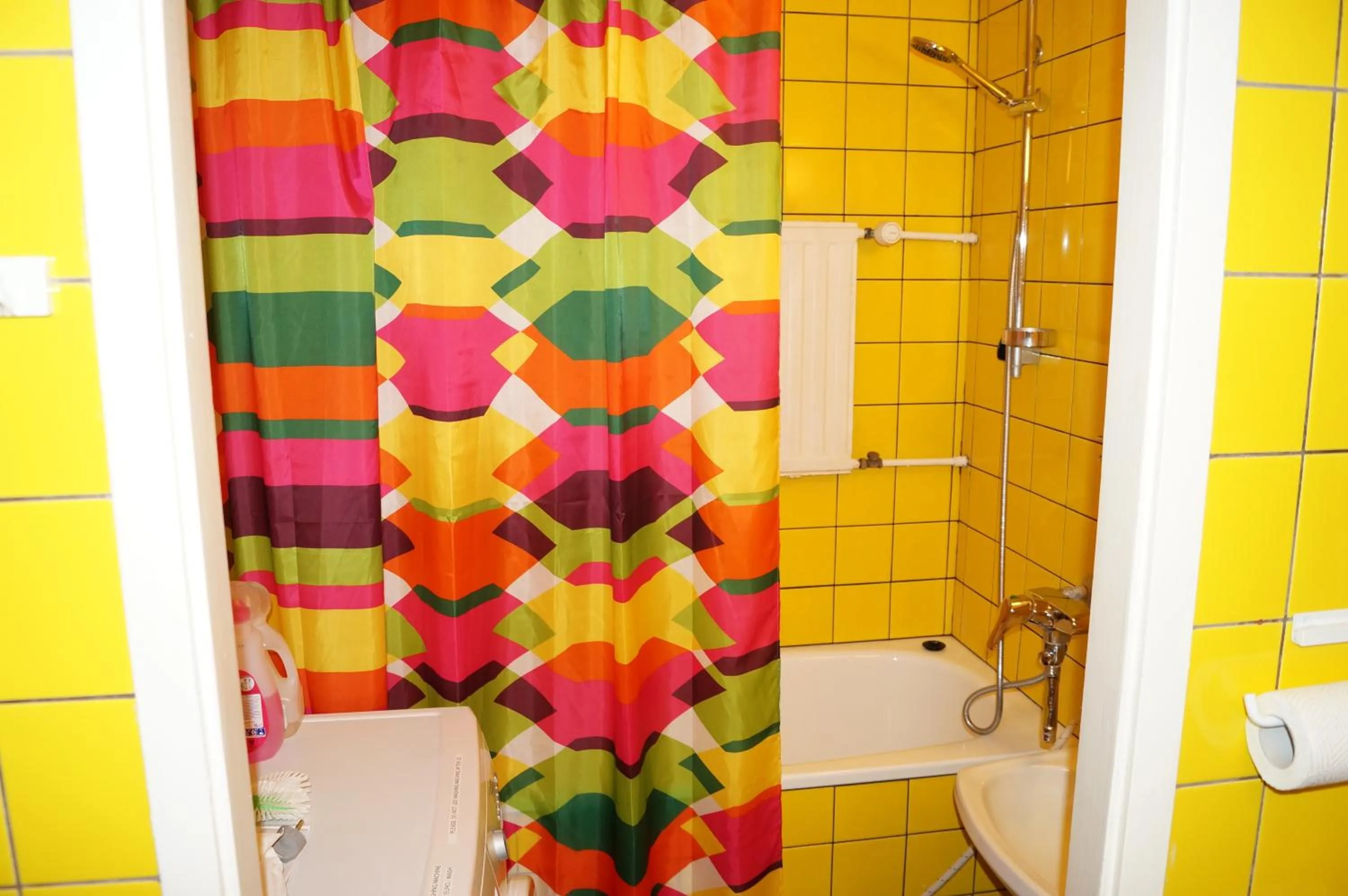 Shower in Guesthouse Outa