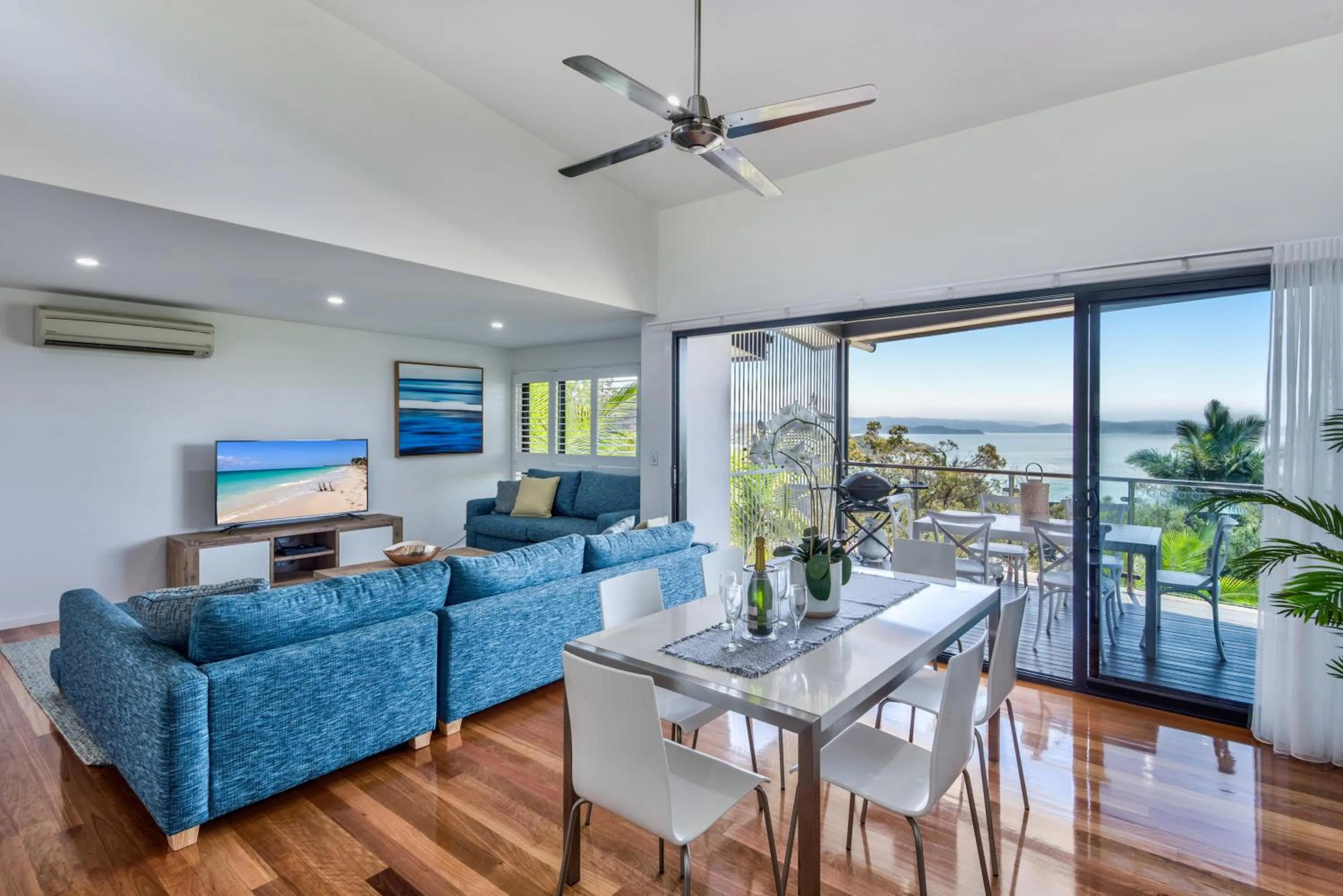 Living room in Pinnacle Apartments on Hamilton Island by HIHA