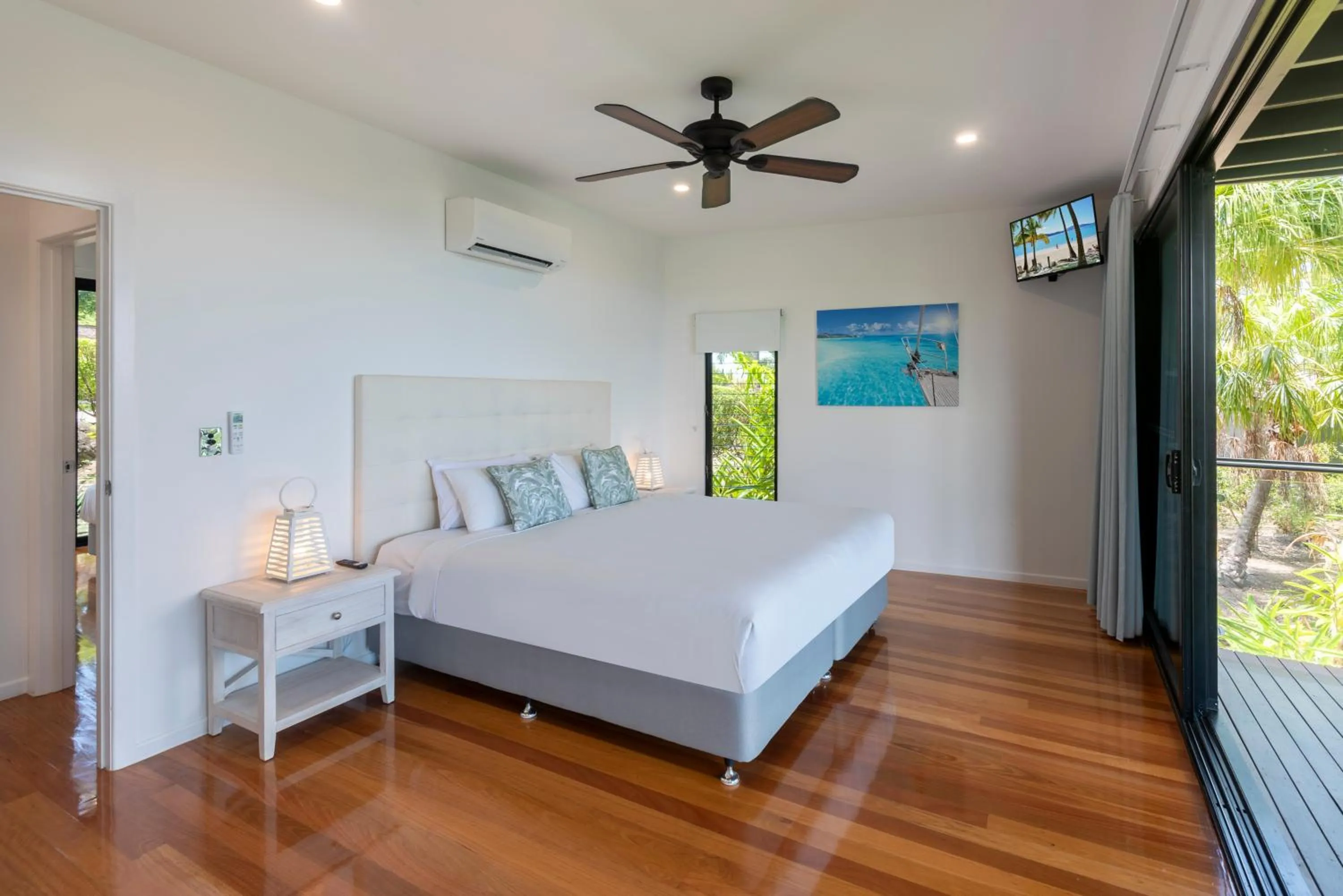 Bedroom, Bed in Pinnacle Apartments on Hamilton Island by HIHA