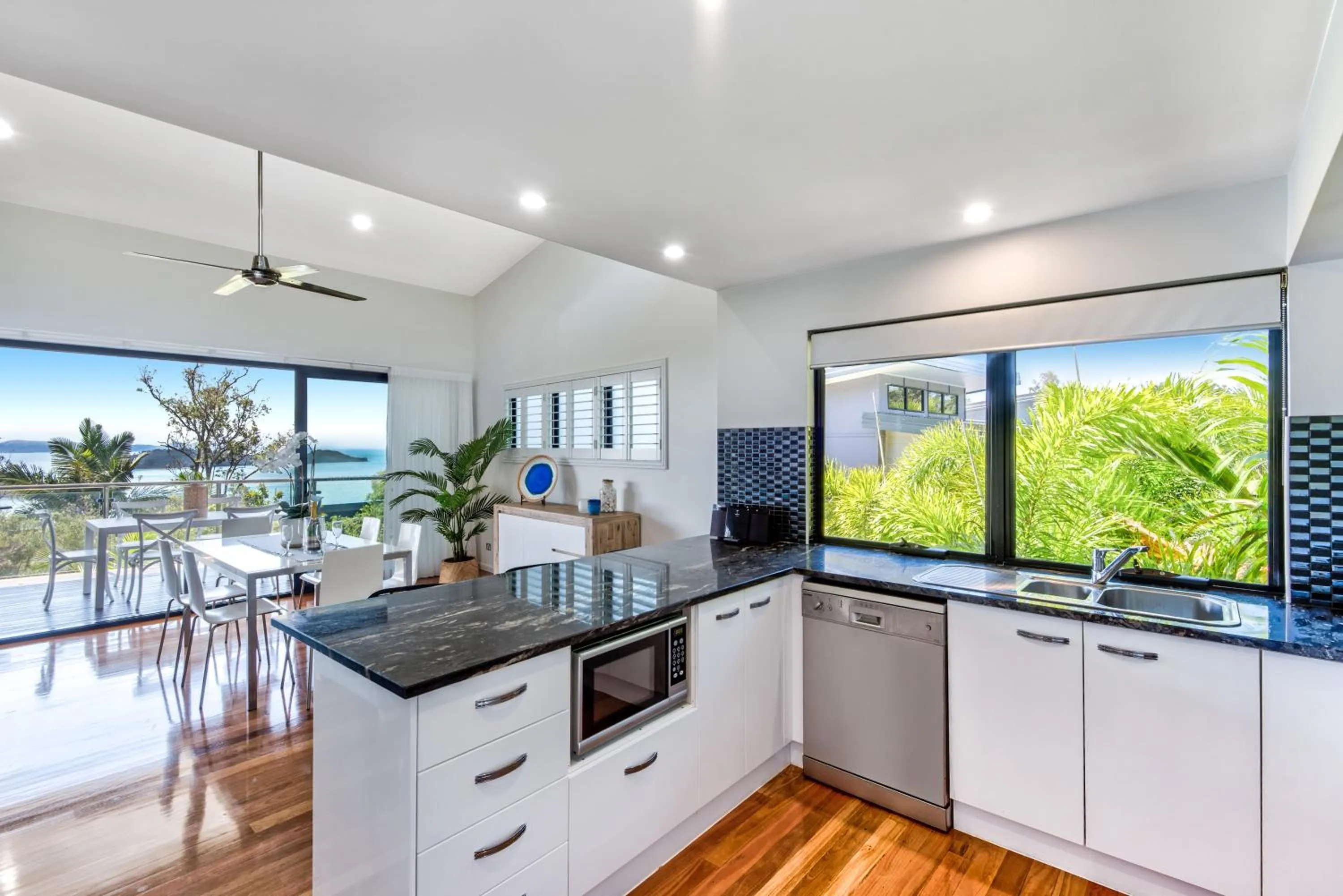 Kitchen or kitchenette in Pinnacle Apartments on Hamilton Island by HIHA
