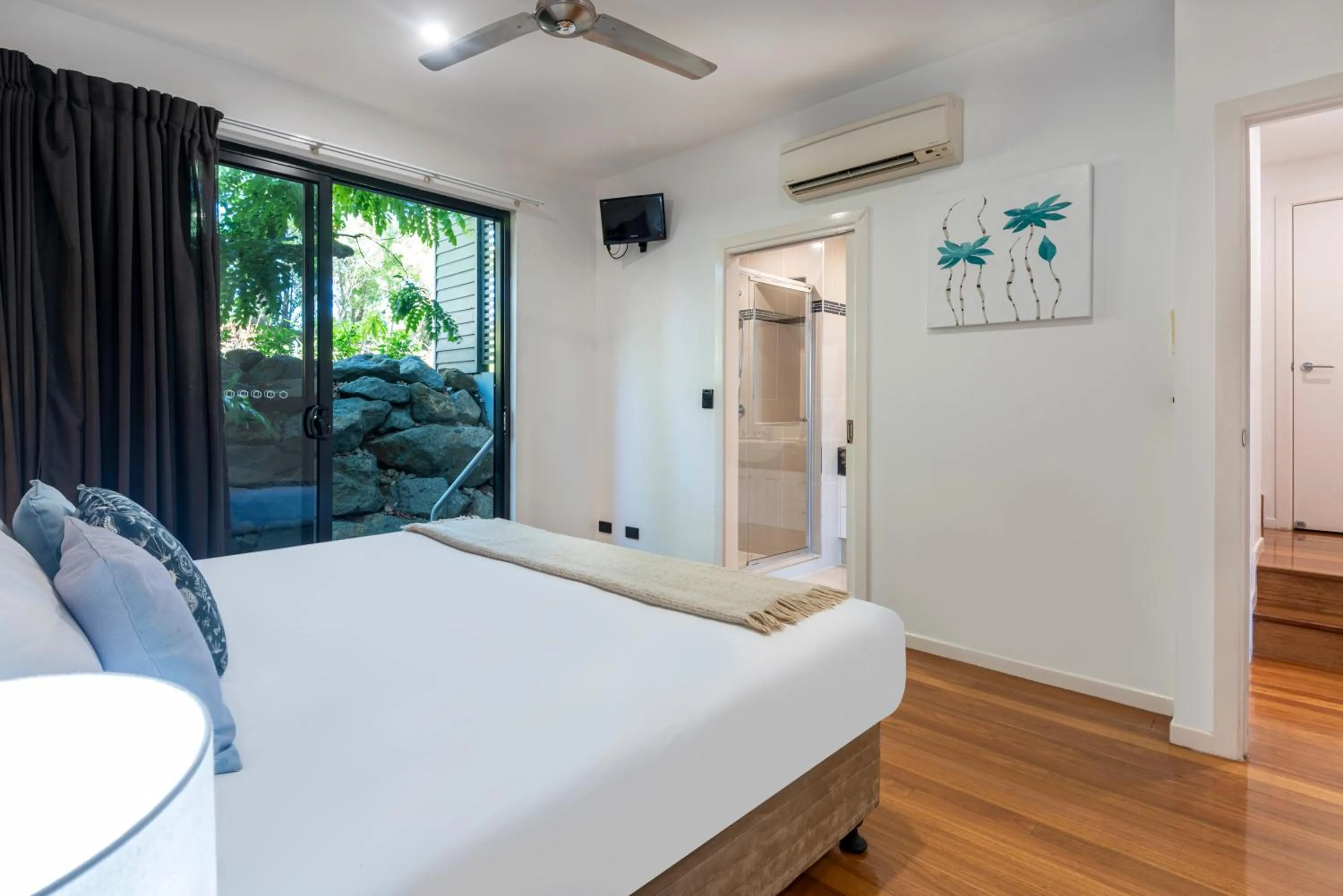 Bedroom, Bed in Pinnacle Apartments on Hamilton Island by HIHA