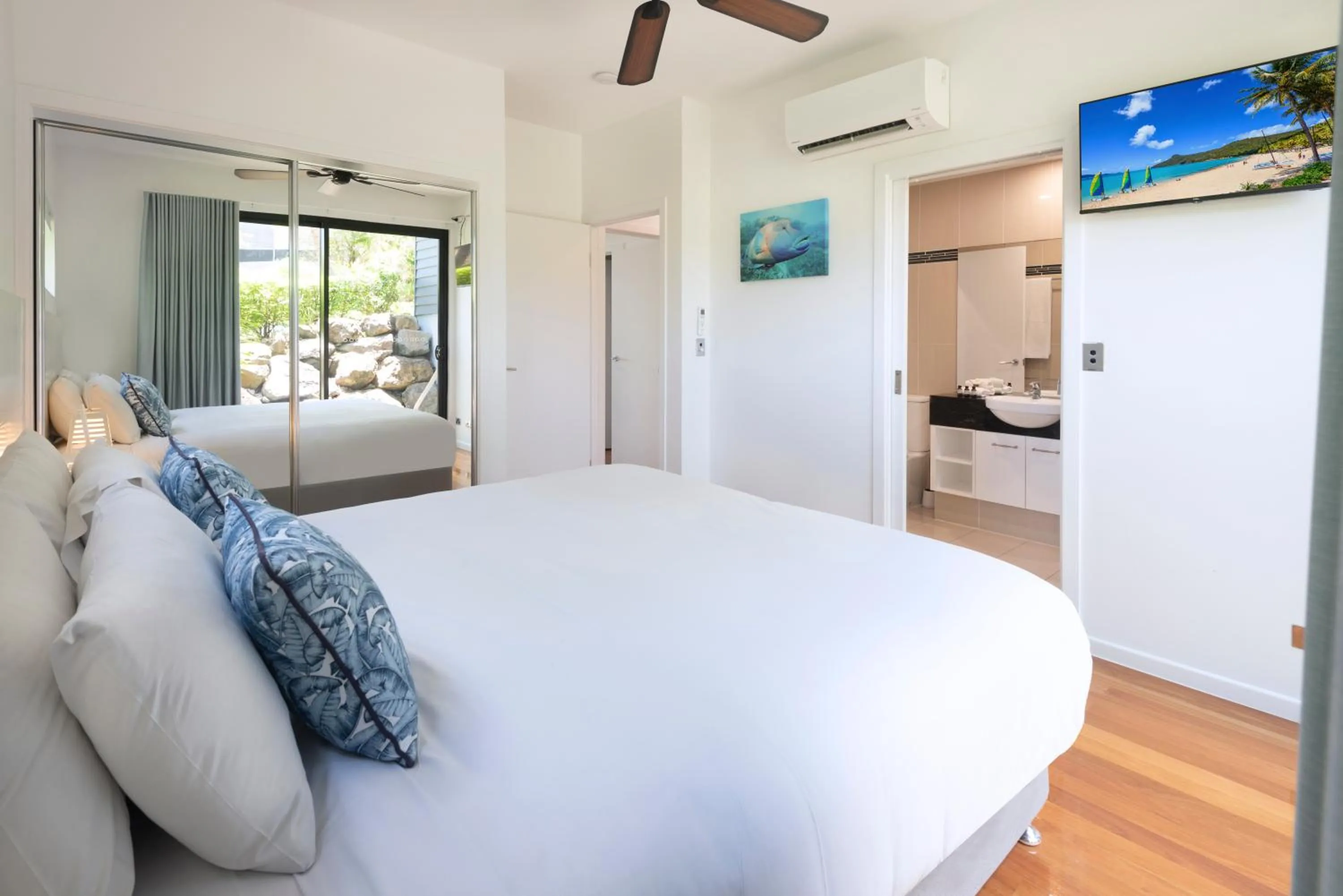 Bedroom, Bed in Pinnacle Apartments on Hamilton Island by HIHA