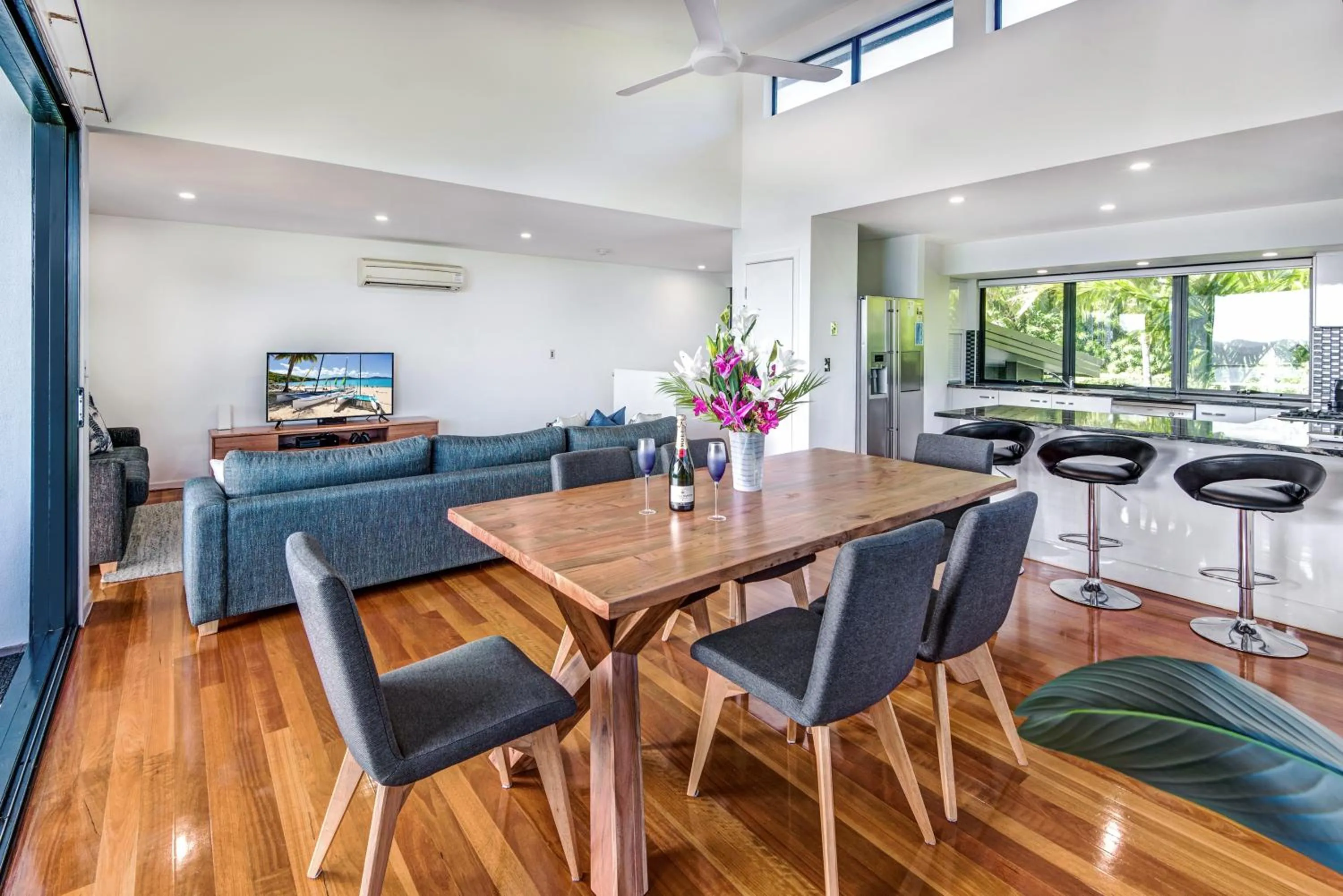 Dining area in Pinnacle Apartments on Hamilton Island by HIHA