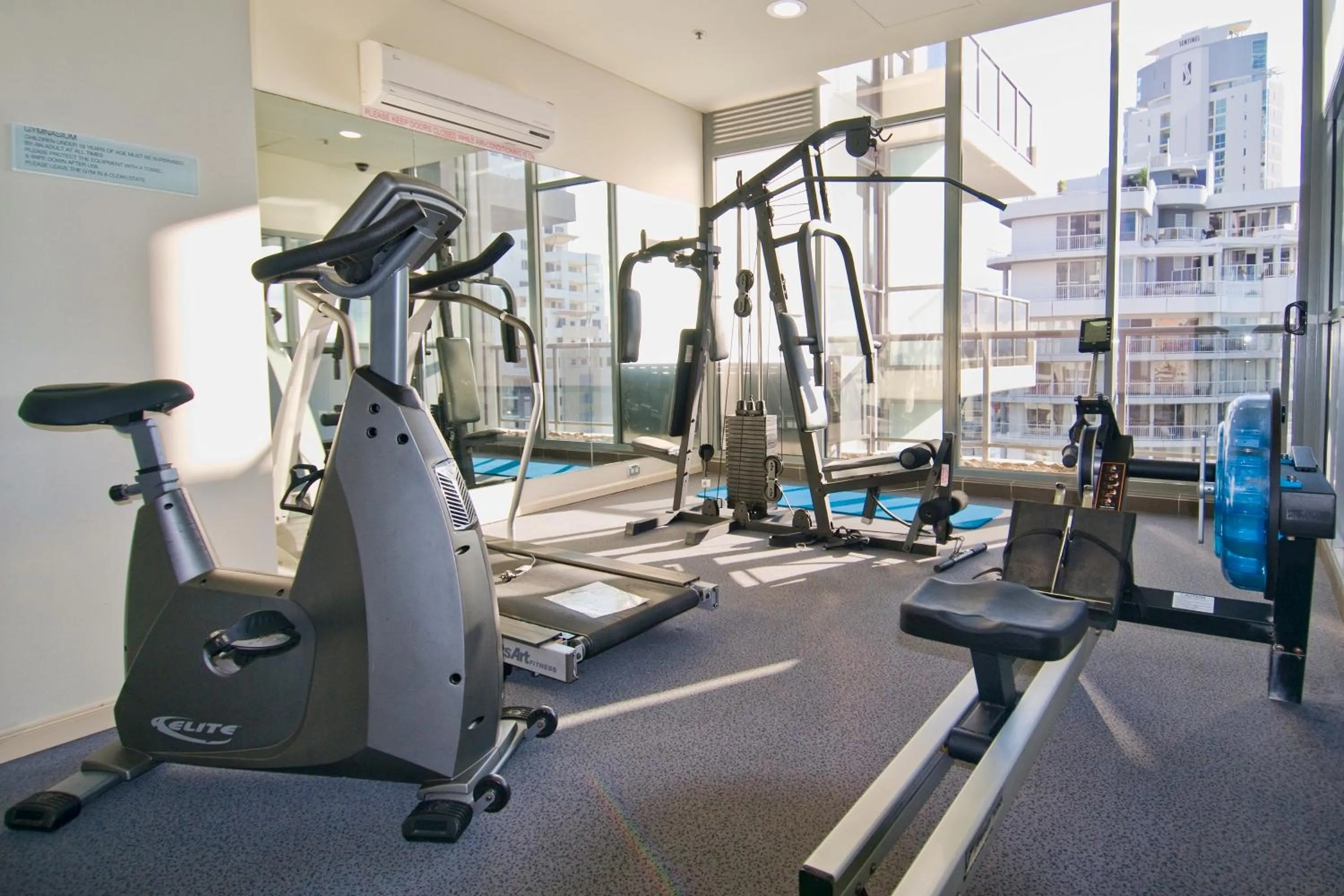 Fitness centre/facilities in Solaire Apartments
