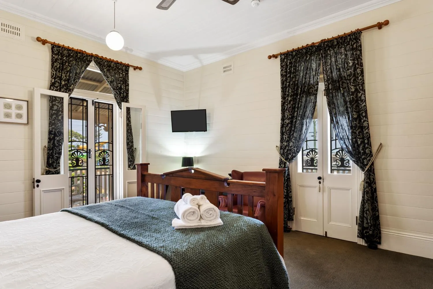 Bedroom, Bed in Riversleigh House