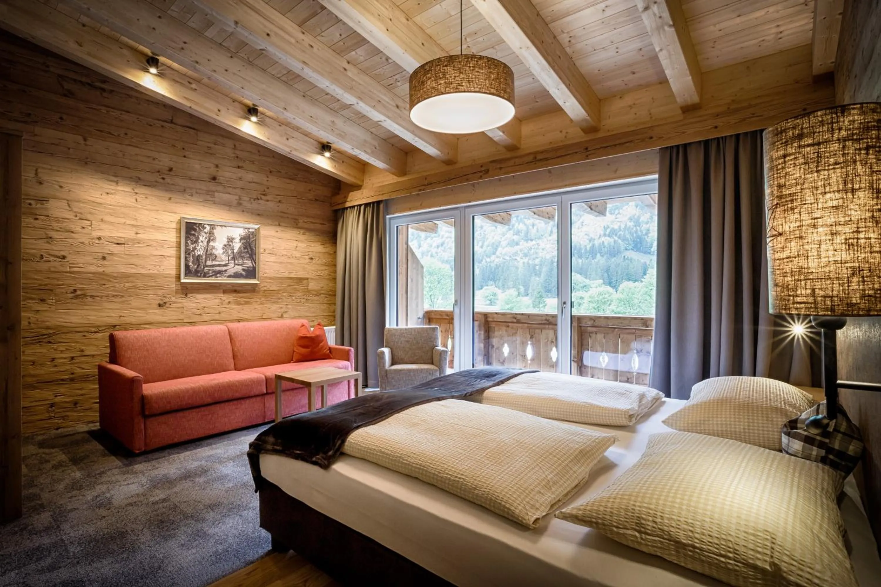 Seating area, Bed in Das Naturhotel die Eng