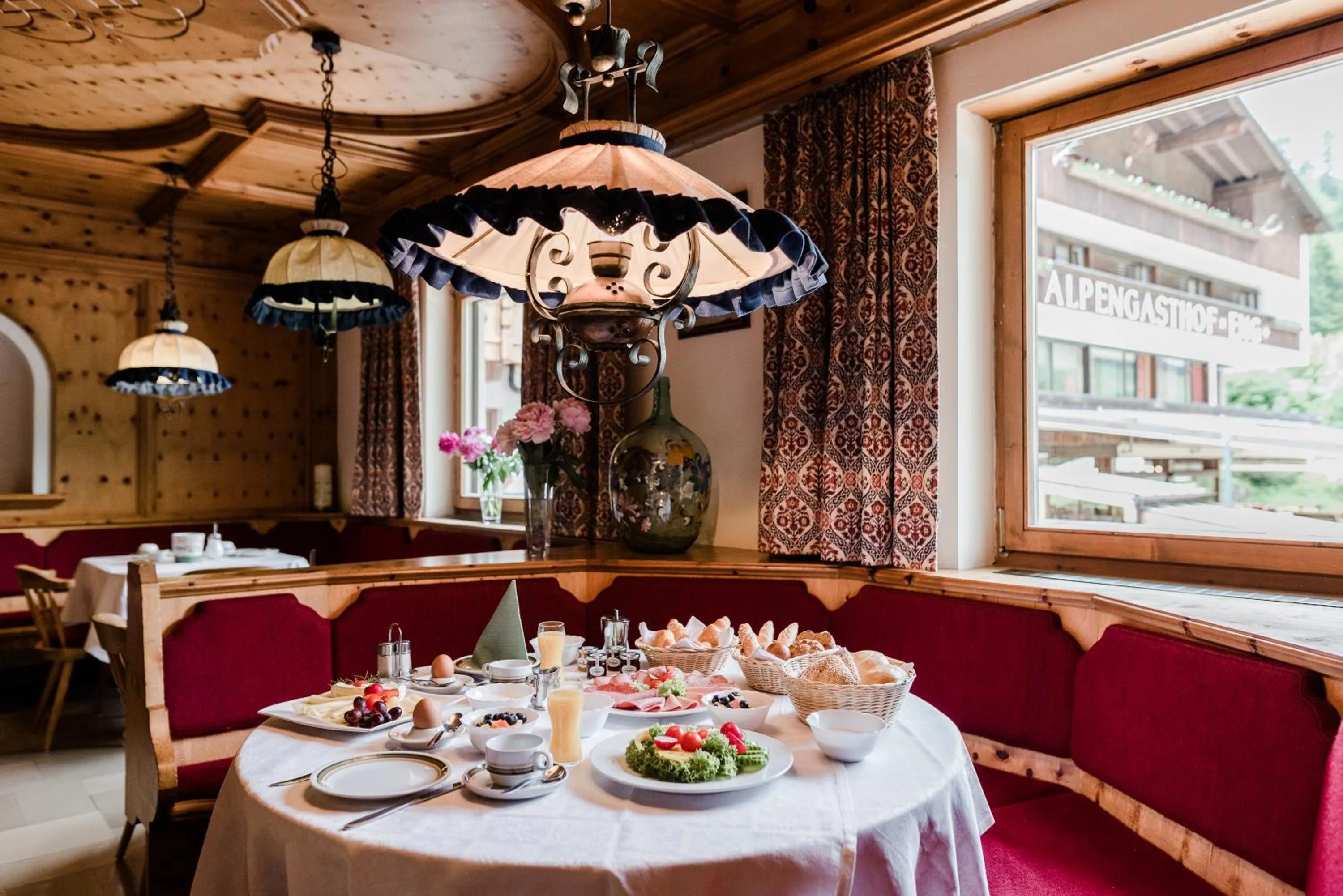 Buffet breakfast in Das Naturhotel die Eng