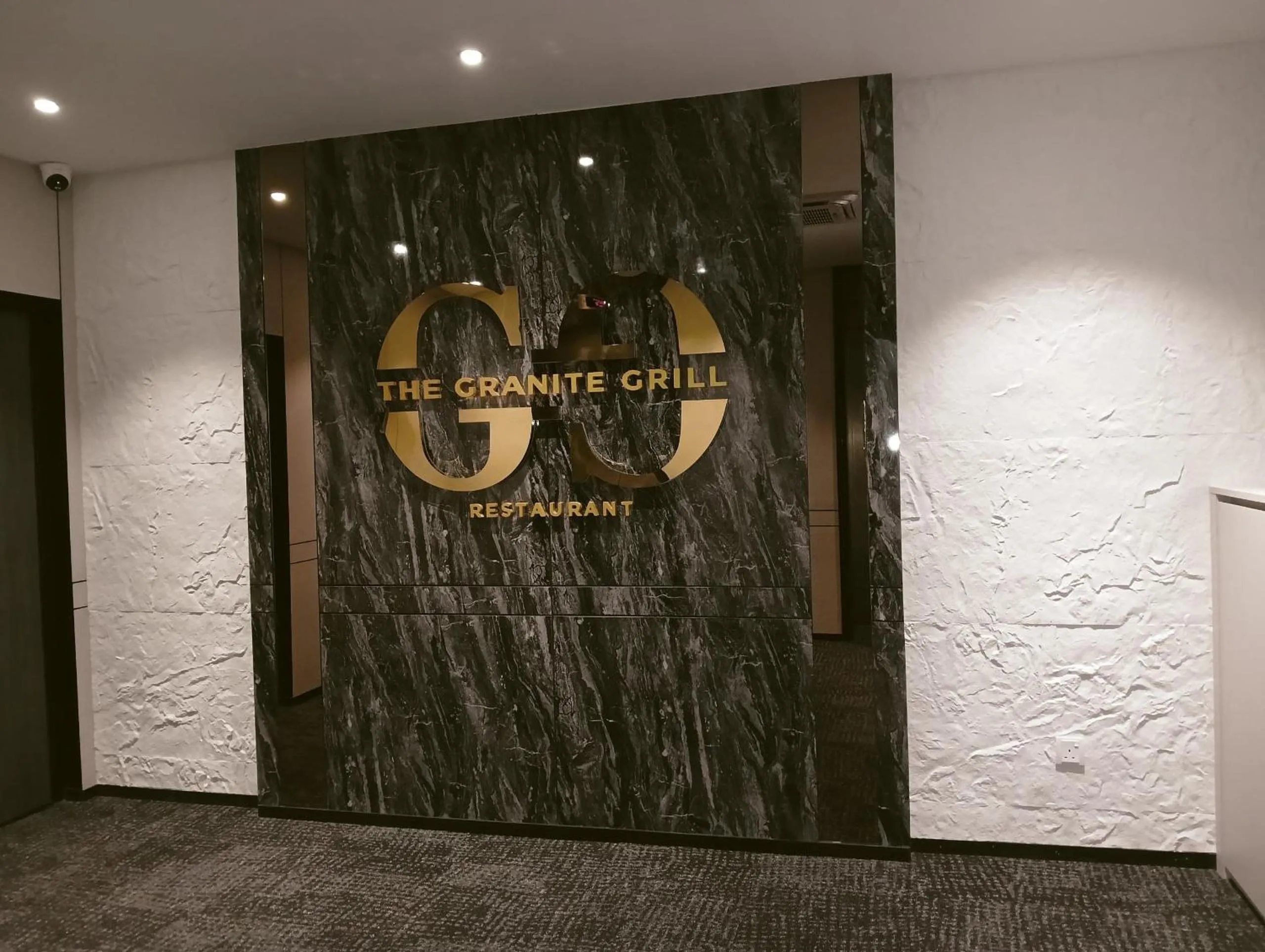 Restaurant/places to eat in Hotel Regal Vista