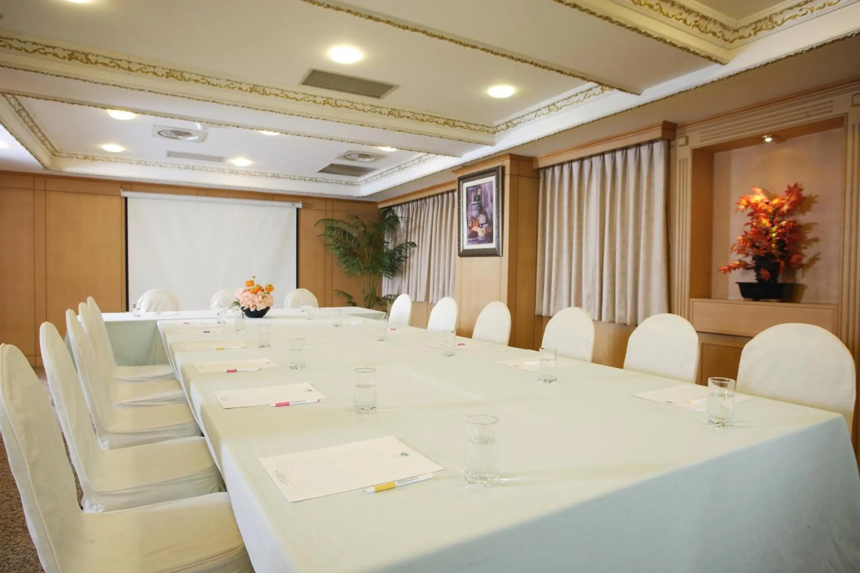 Business facilities in Kingdom Hotel Business facilities in Kingdom Hotel