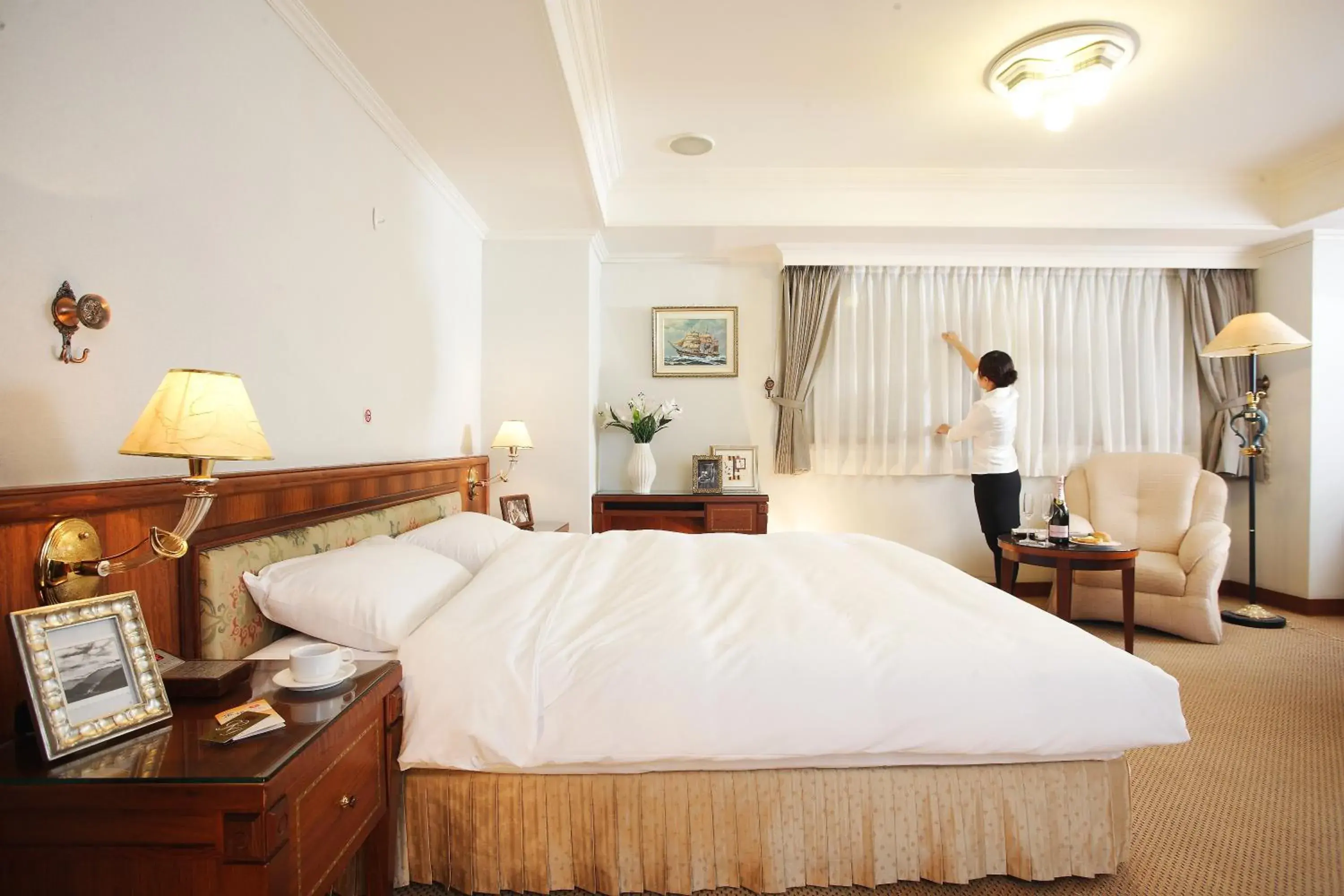 Photo of the whole room, Bed in Kingdom Hotel Photo of the whole room, Bed in Kingdom Hotel