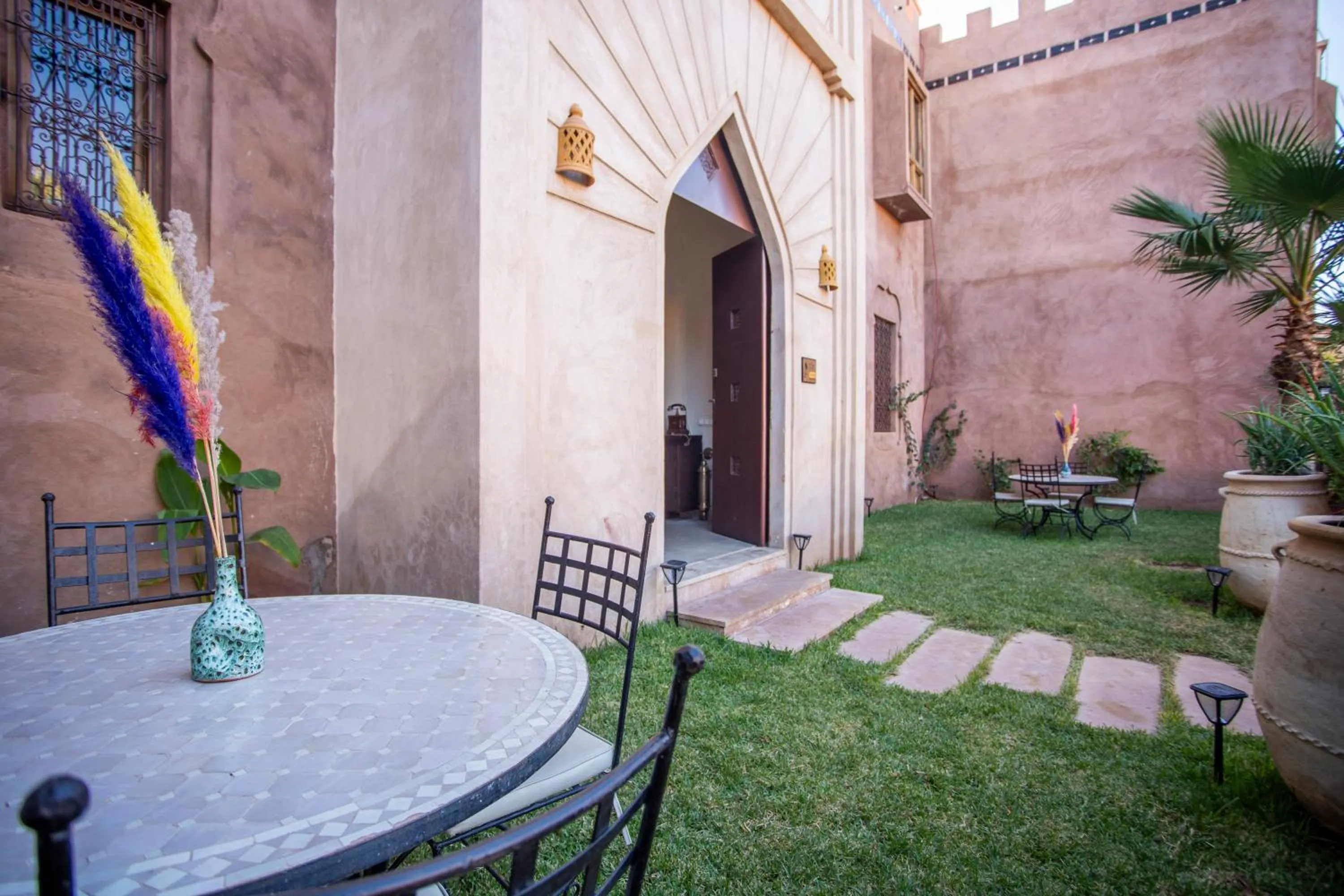 Swimming pool in Riad Azia