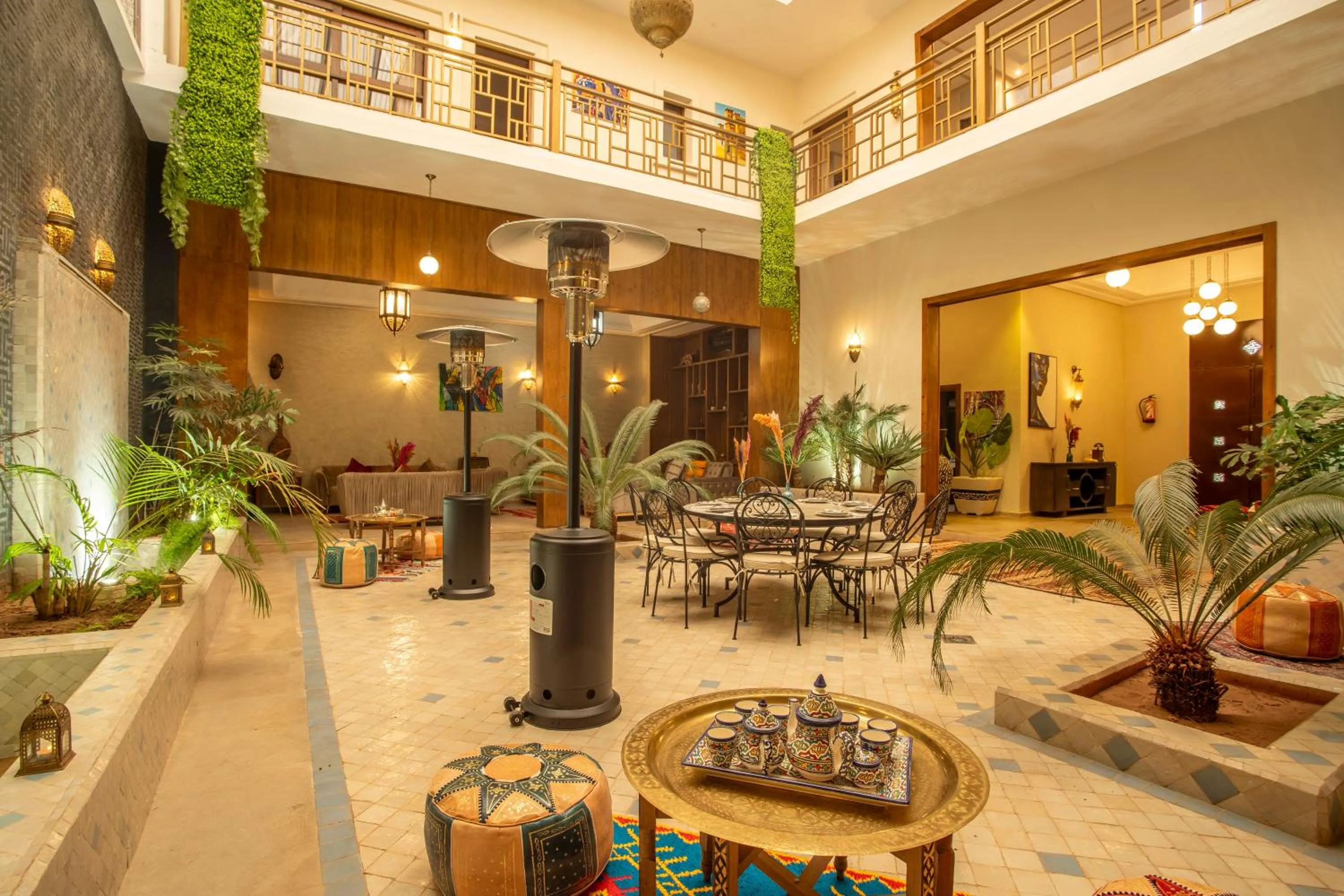 Restaurant/places to eat in Riad Azia