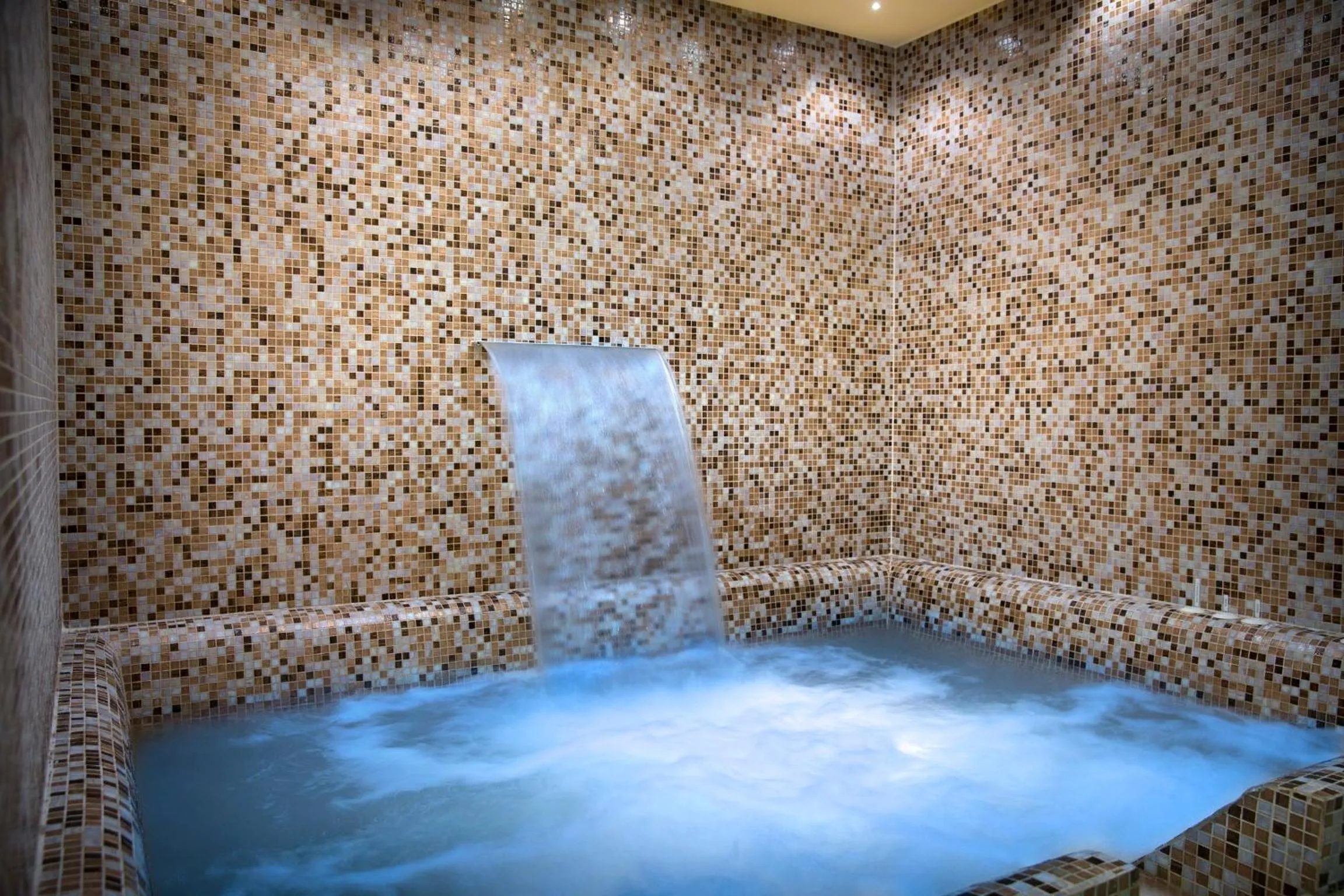 Hot Tub in Palazzo Angelica B&B Adults Only