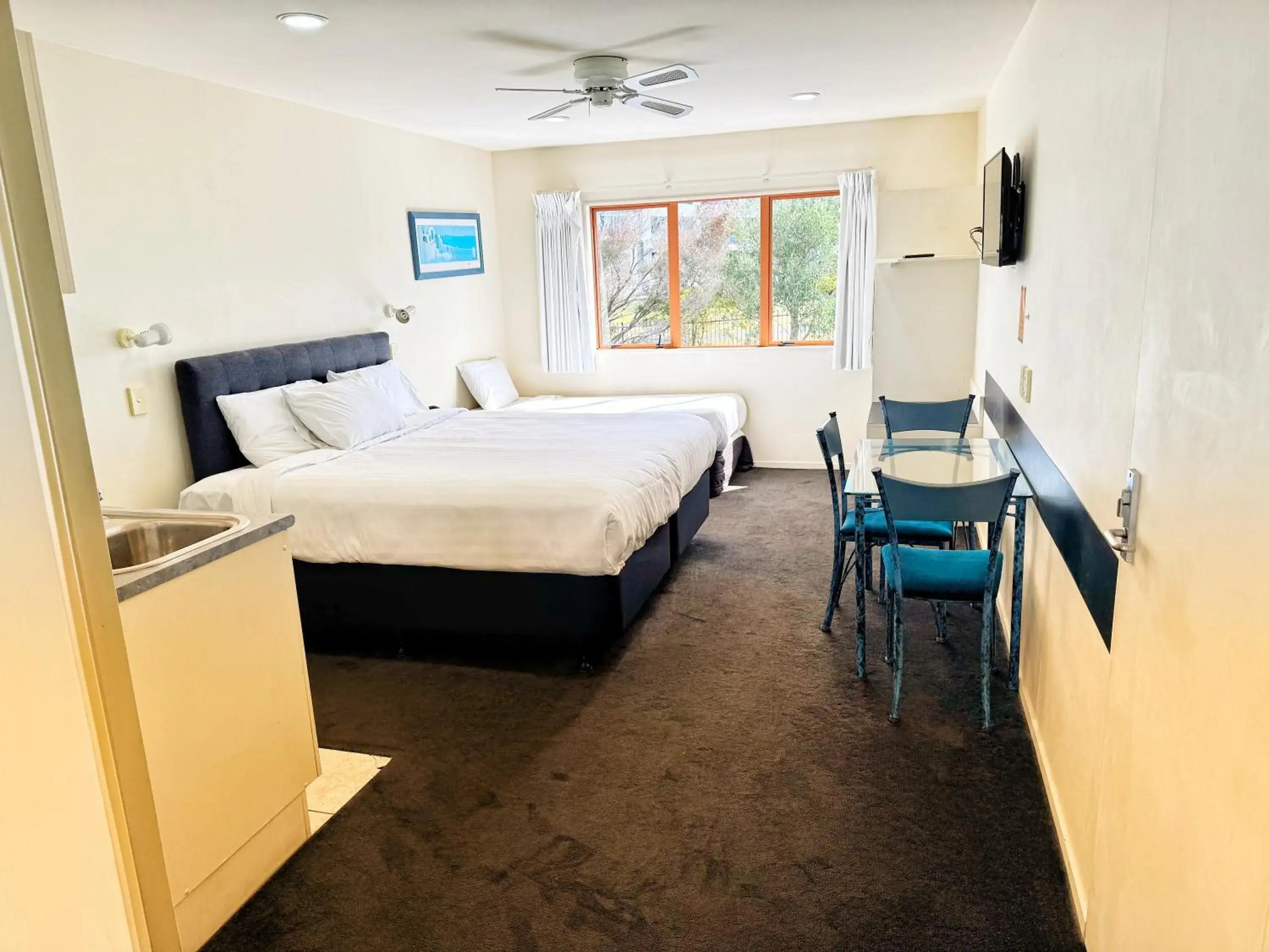 View (from property/room), Bed in Albany Executive Motor Inn Limited View (from property/room), Bed in Albany Executive Motor Inn Limited