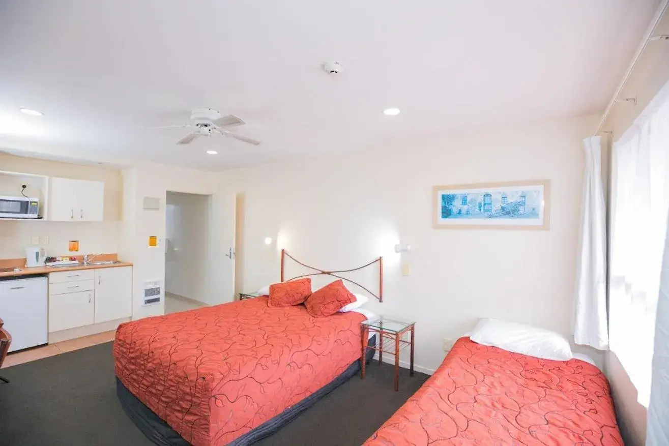 View (from property/room), Bed in Albany Executive Motor Inn Limited View (from property/room), Bed in Albany Executive Motor Inn Limited