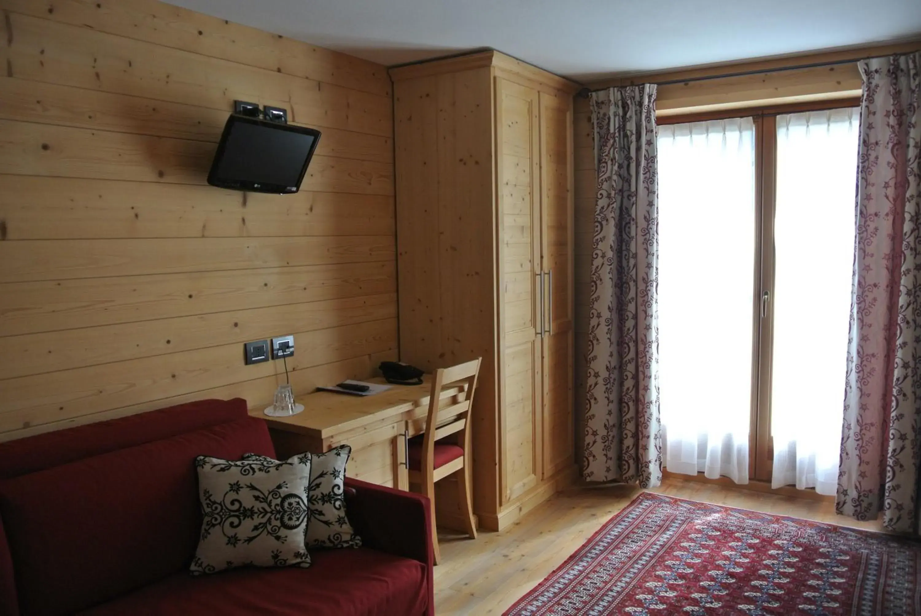 Deluxe Twin Room with Mountain View in Hotel de Gletscher Deluxe Twin Room with Mountain View in Hotel de Gletscher
