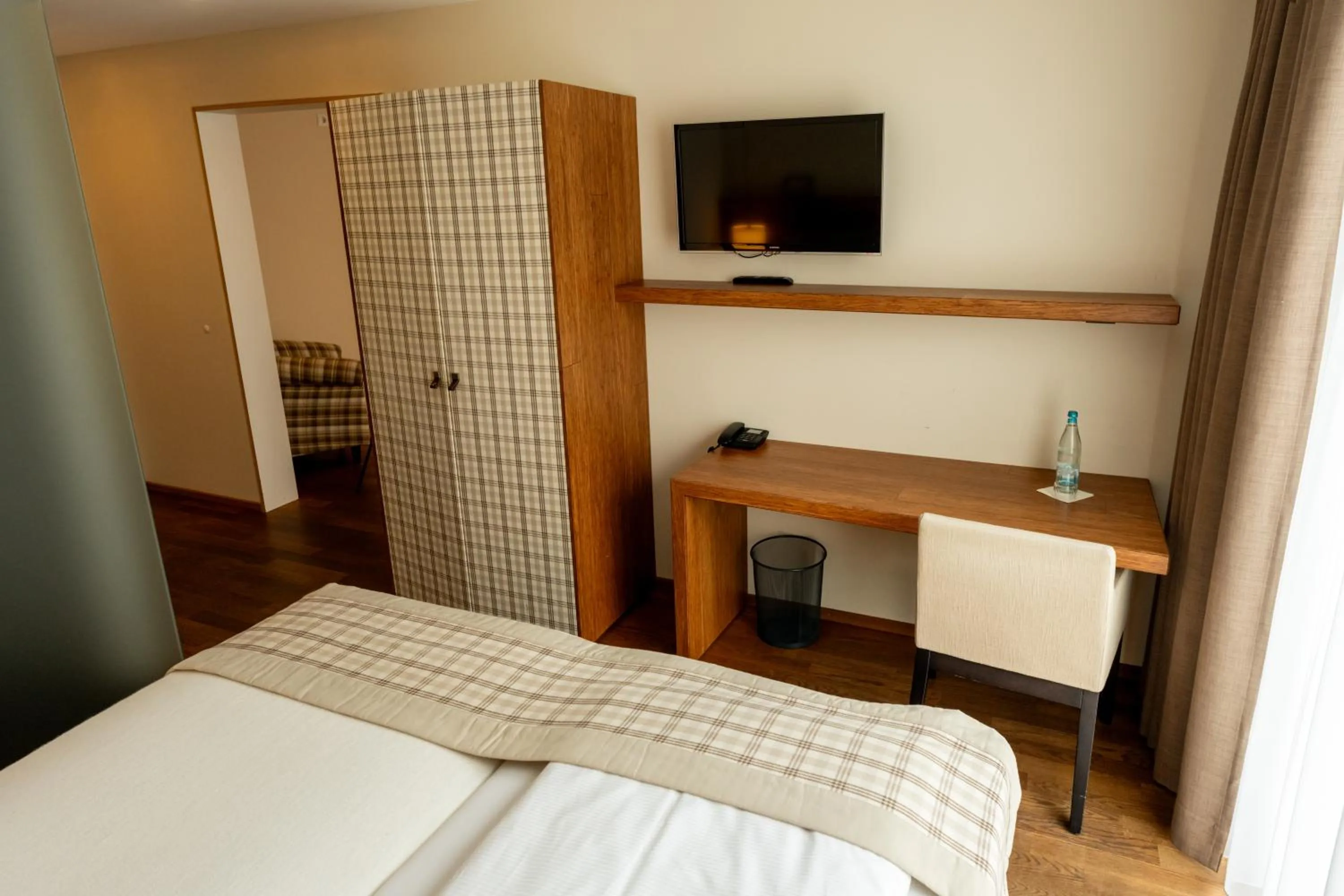 Photo of the whole room, Bed in Restaurant Hotel Zum Storchen