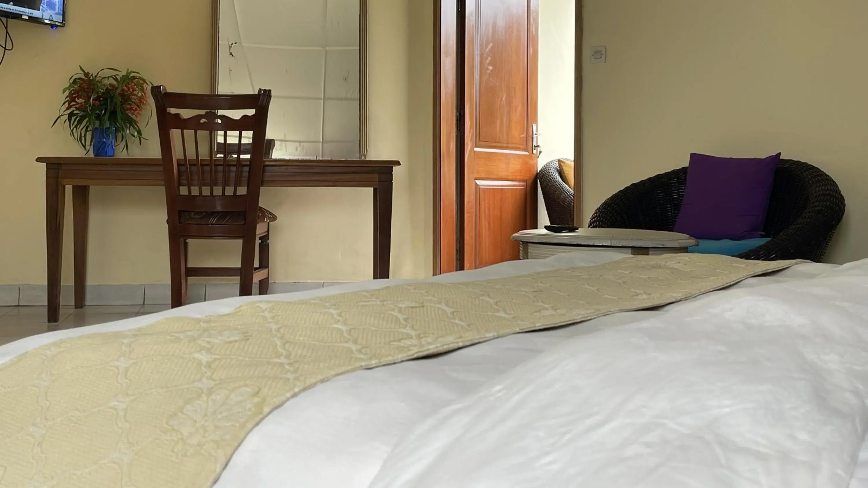 Deluxe Double Room with Balcony in Hotel les Polygones Kribi Deluxe Double Room with Balcony in Hotel les Polygones Kribi