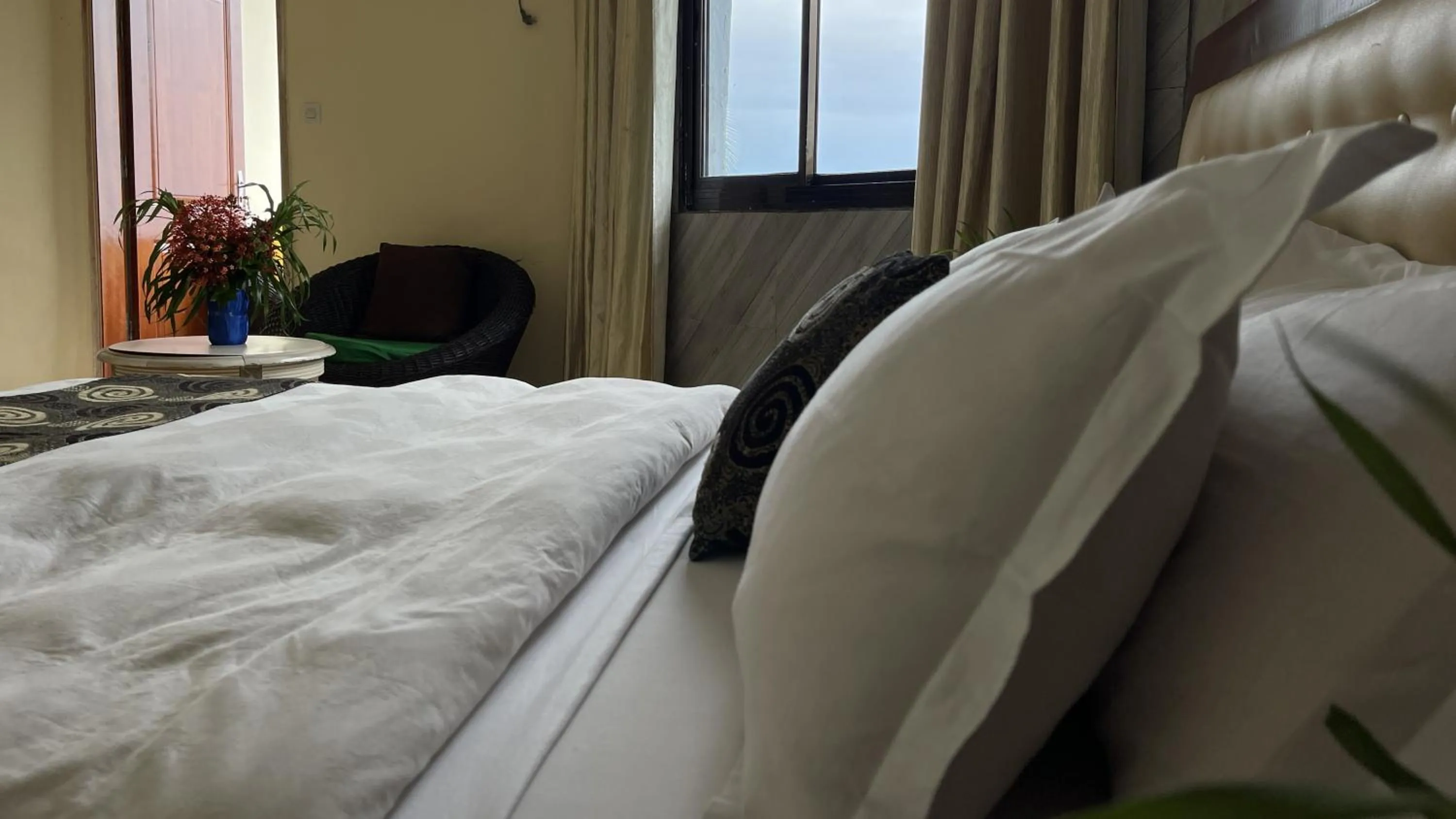 Bedroom, Bed in Hotel les Polygones Kribi