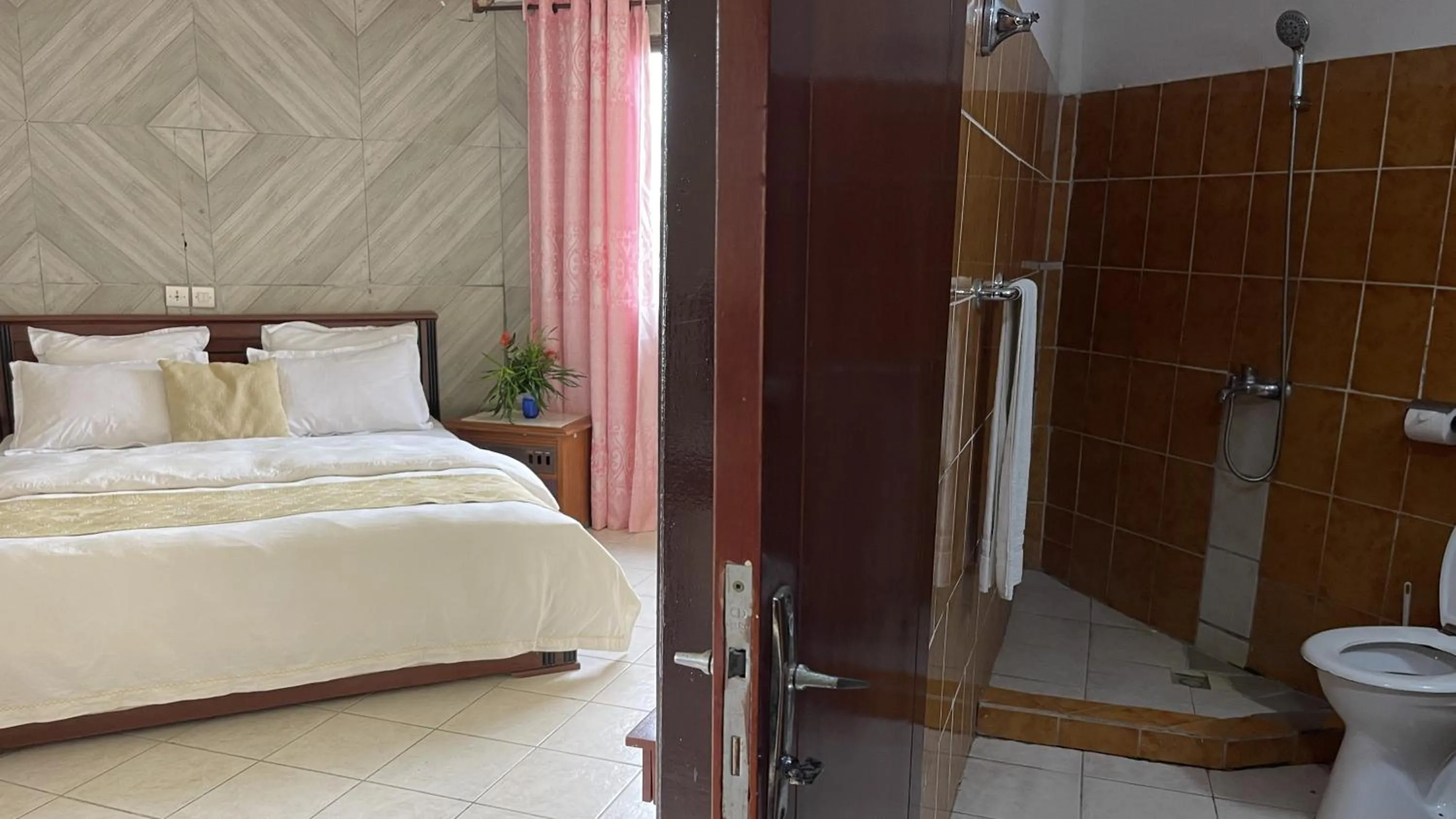 Bedroom, Bed in Hotel les Polygones Kribi