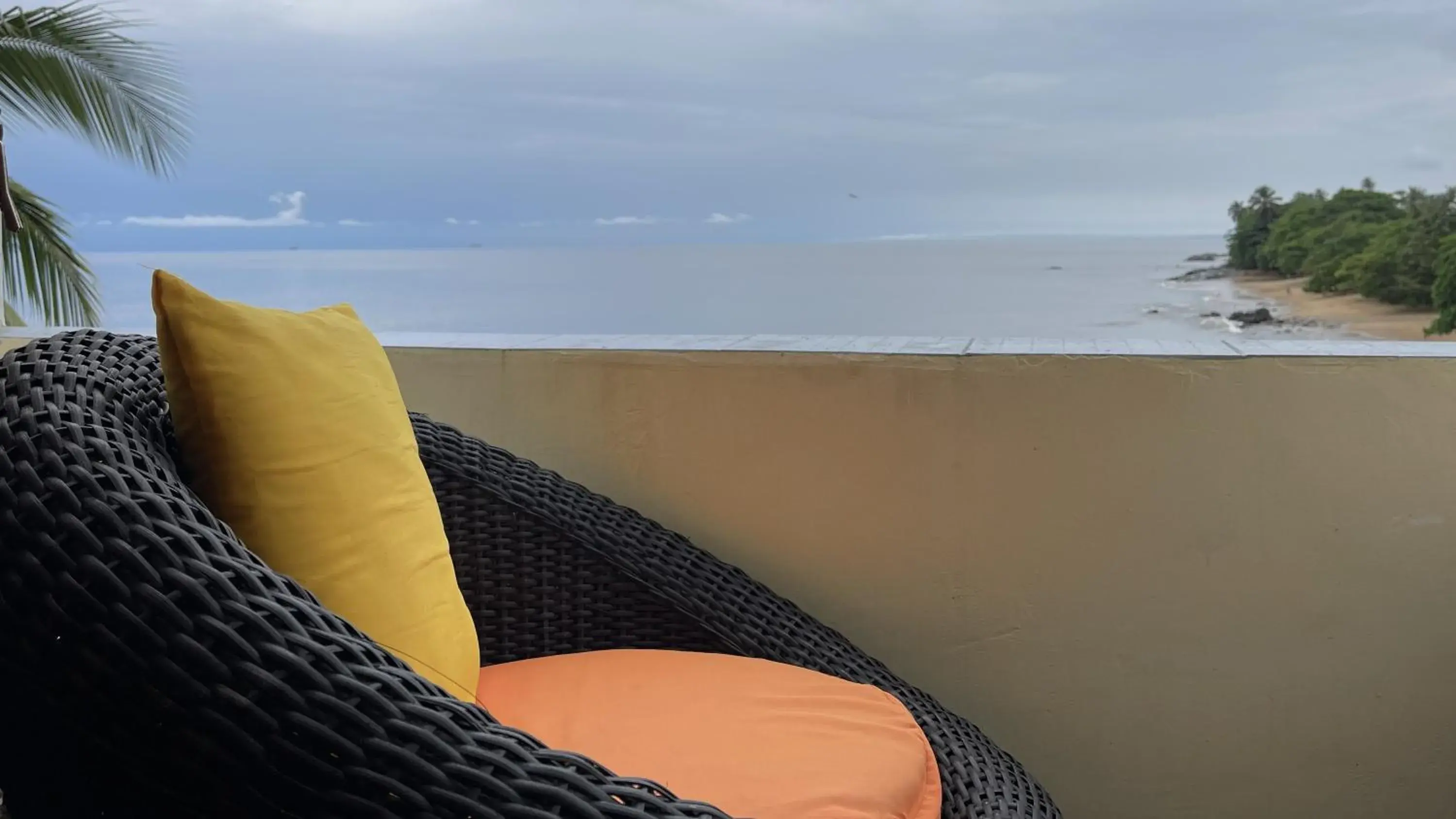 Deluxe Double Room with Balcony and Sea View in Hotel les Polygones Kribi Deluxe Double Room with Balcony and Sea View in Hotel les Polygones Kribi