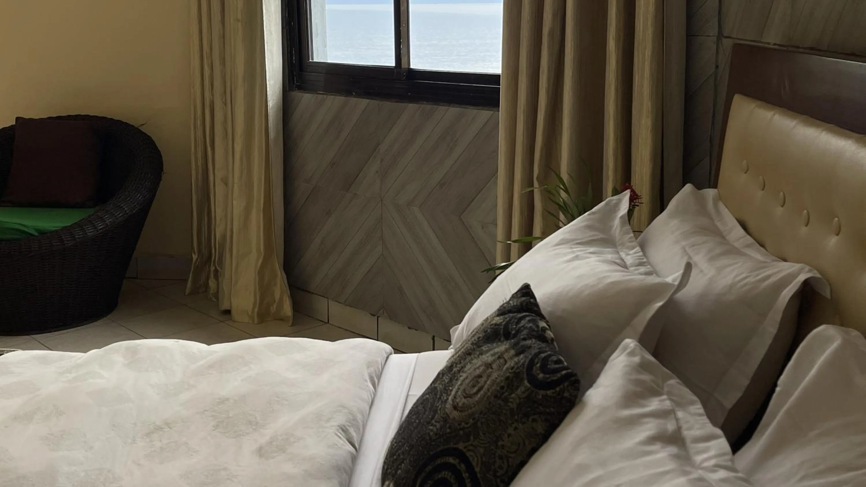 Bedroom, Bed in Hotel les Polygones Kribi