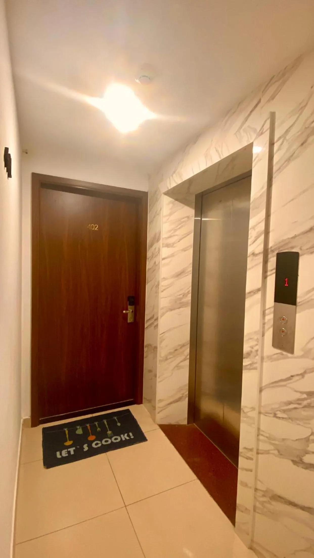 elevator in Wins Apartment