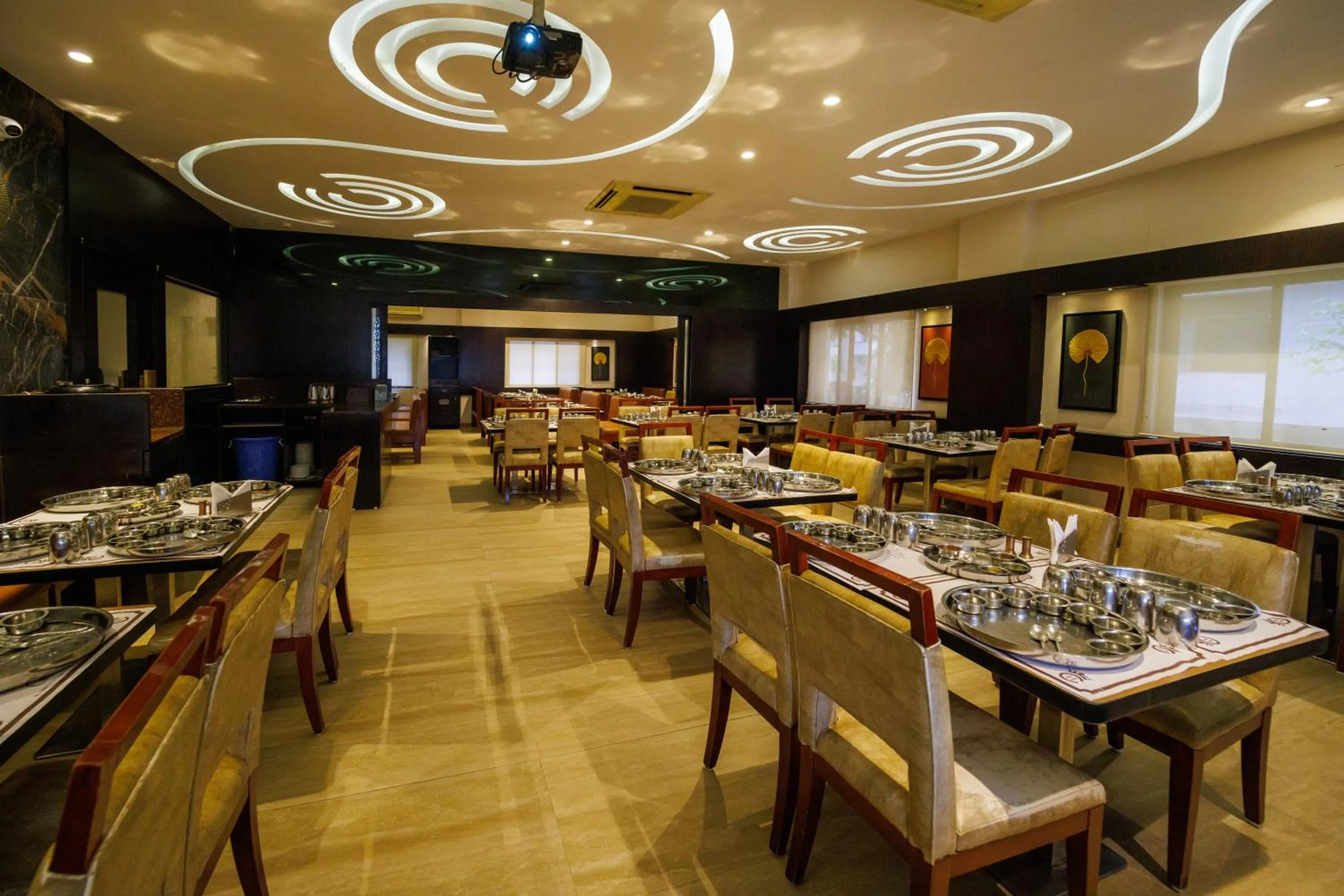 Restaurant/places to eat in Hotel Celebration