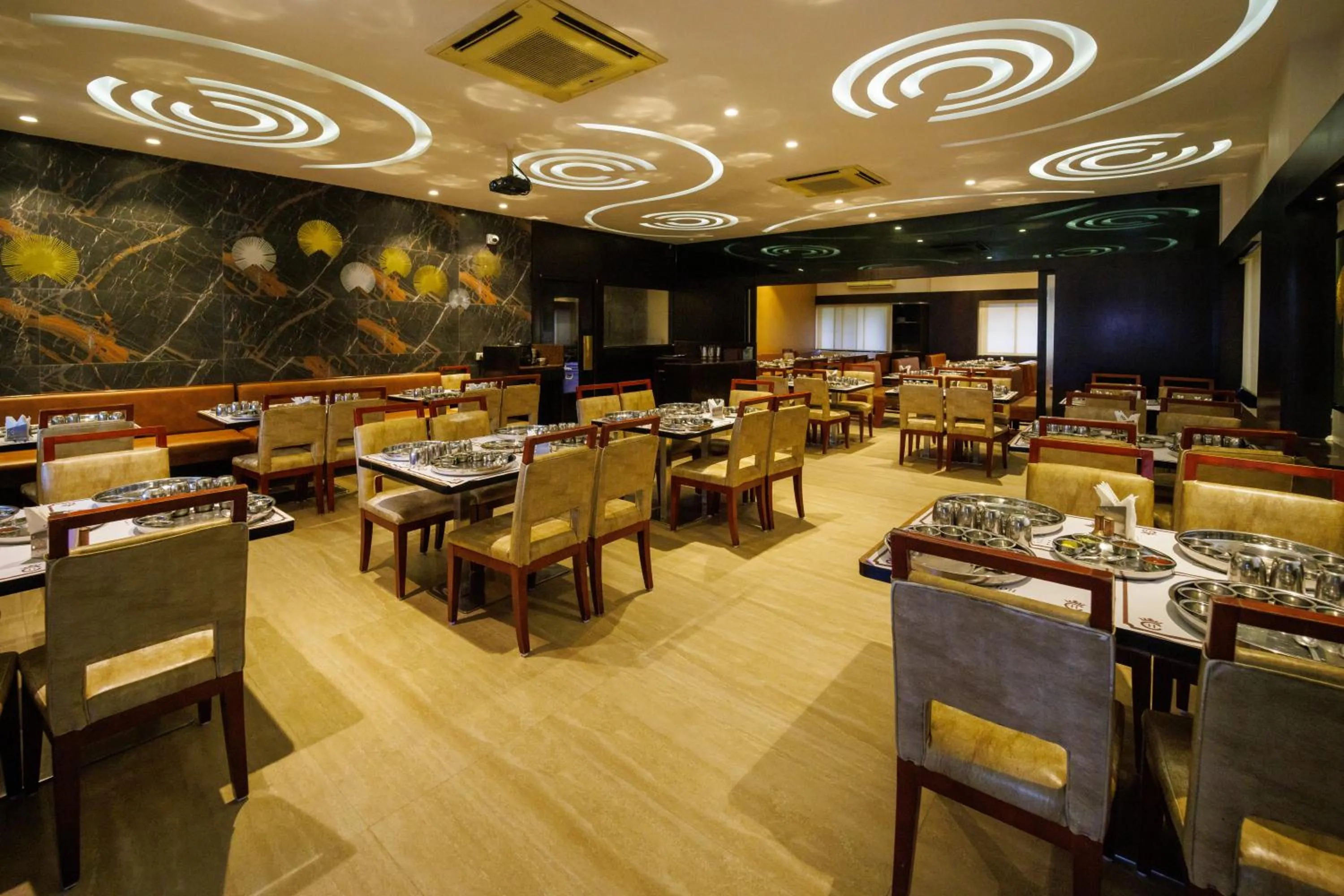 Restaurant/places to eat in Hotel Celebration