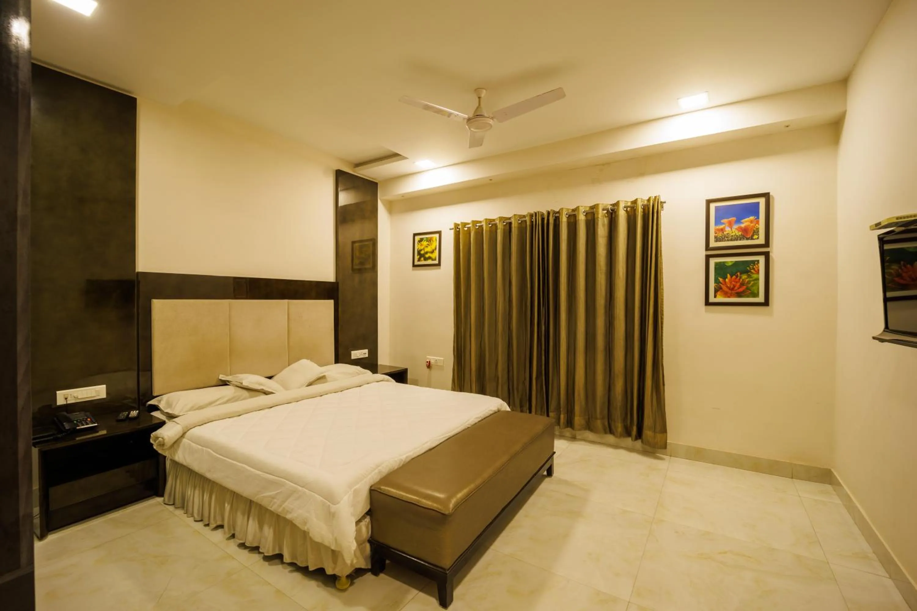 Bedroom, Bed in Hotel Celebration