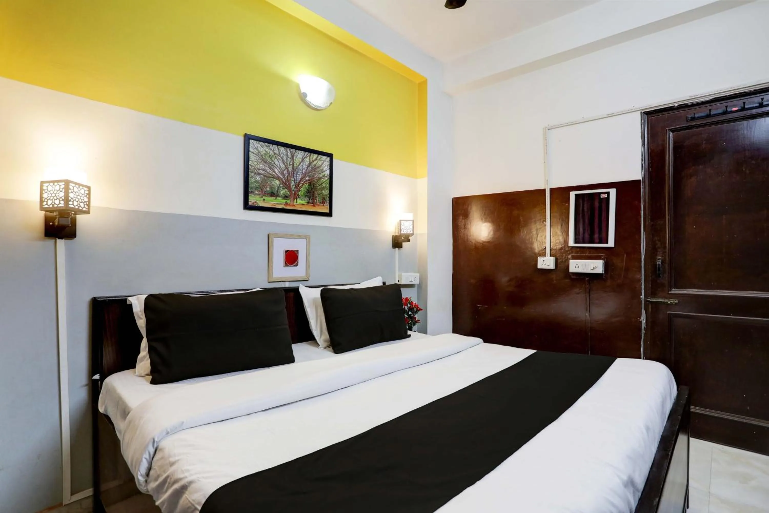 Bedroom, Bed in Super Hotel O Green Park Residency