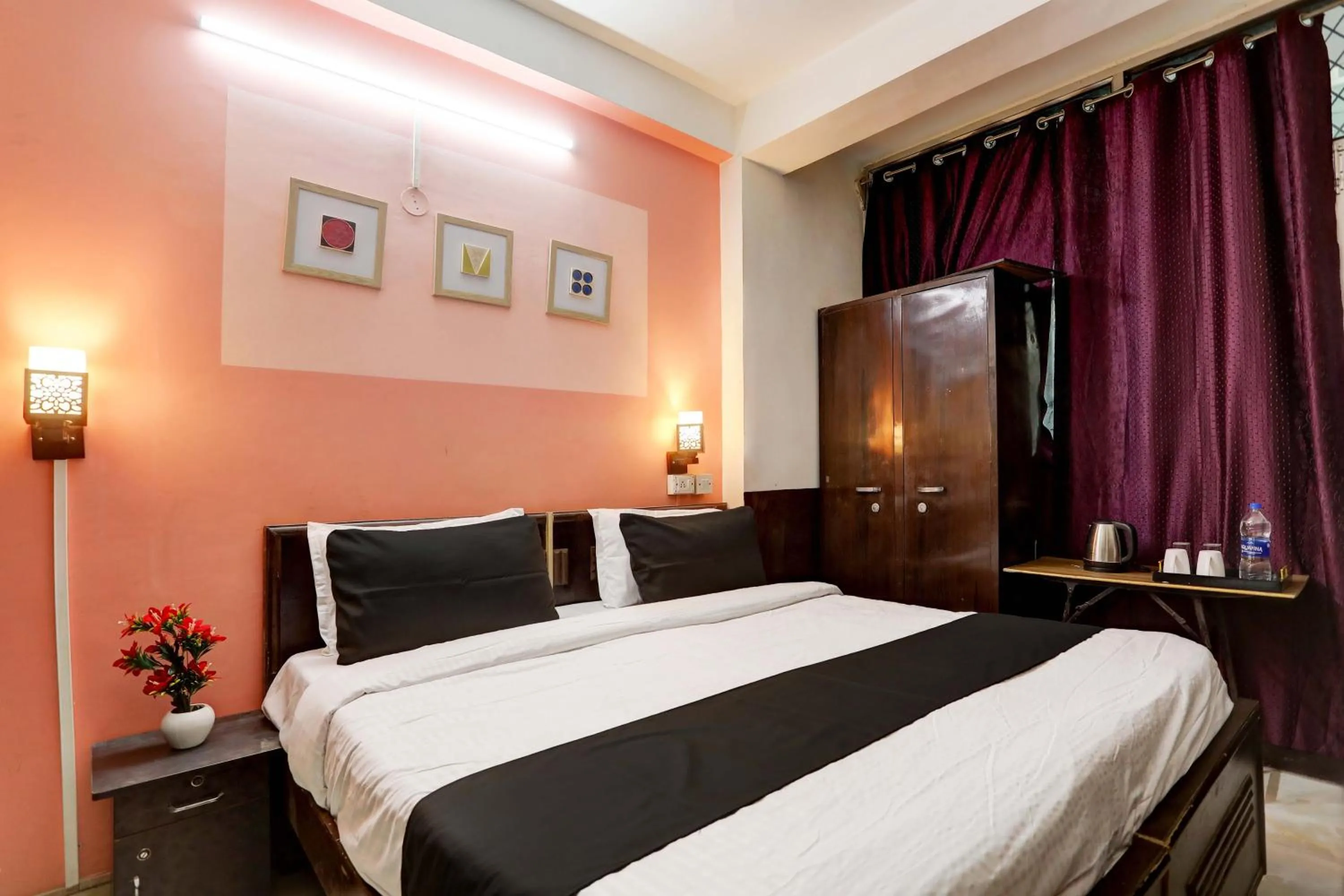 Bedroom, Bed in Hotel O Green Park Residency