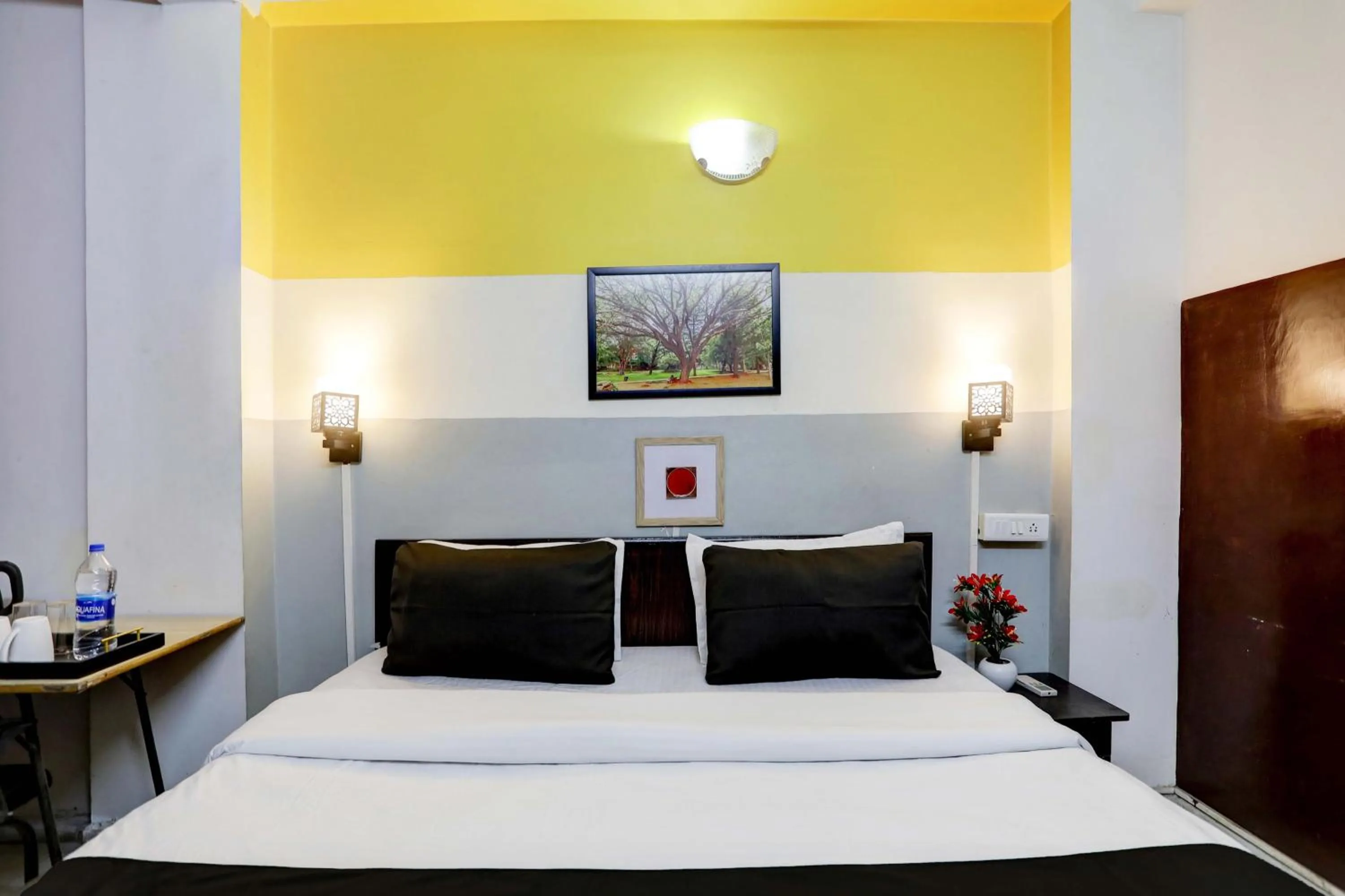Bedroom, Bed in Super Hotel O Green Park Residency